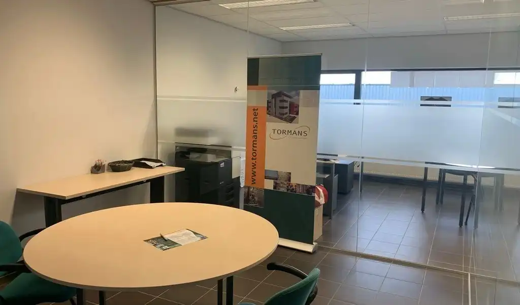 Kantoorruimte te huur vlakbij E313 in Geel foto 4