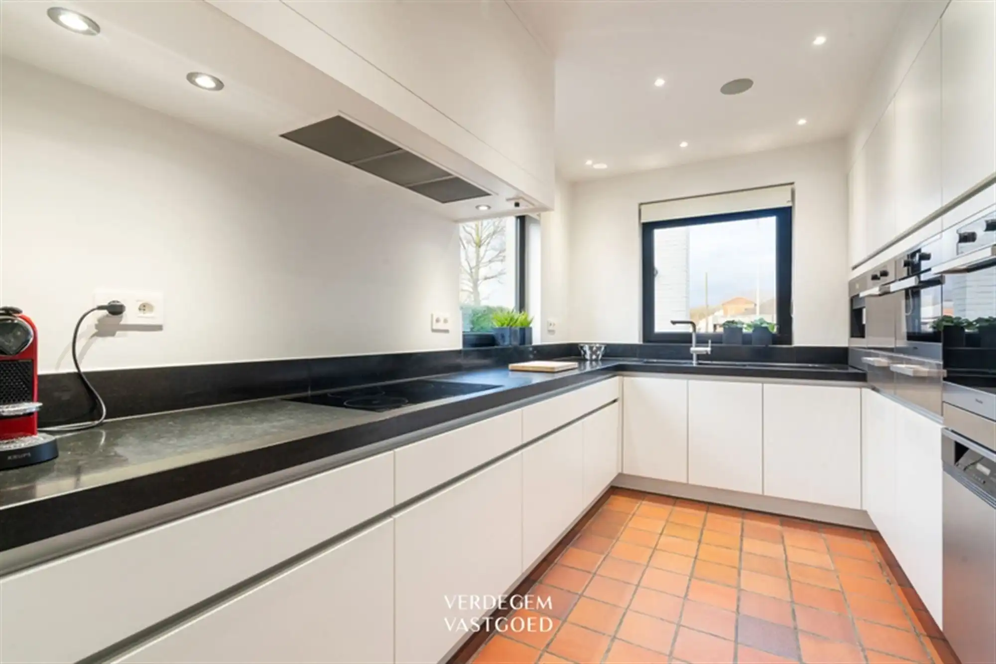 Architectenvilla met aparte studio / atelier en mooie zichten foto 18