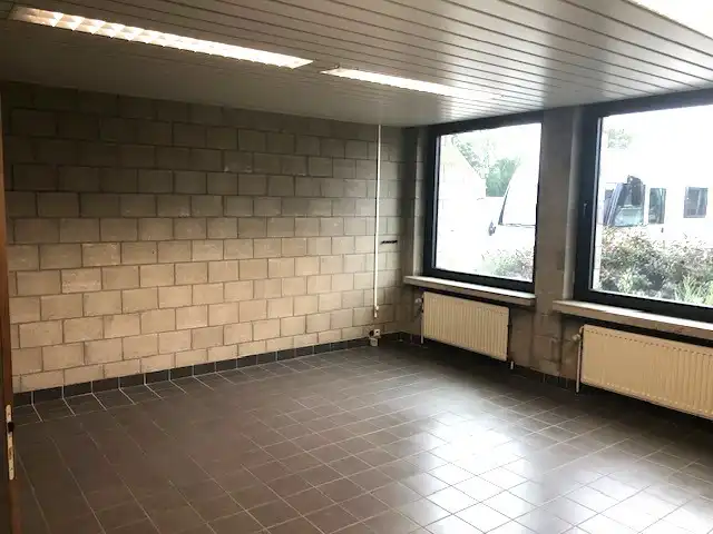 HANDELSPAND - BUREEL TE HUUR MET 3 STAANPLAATSEN foto 2