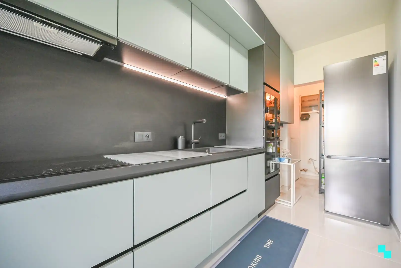 Gerenoveerd appartement in Deerlijk met garage foto 8