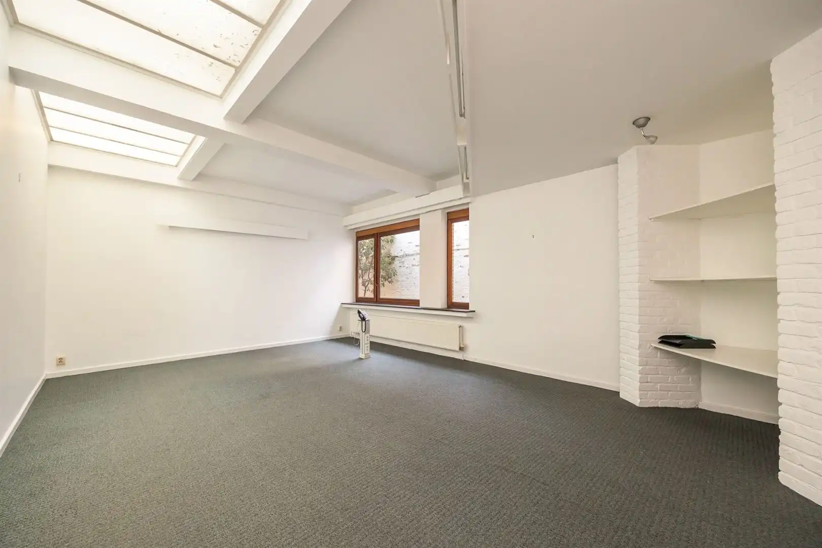 Kantoor GV om te vormen naar woonloft met buitenruimte foto 10