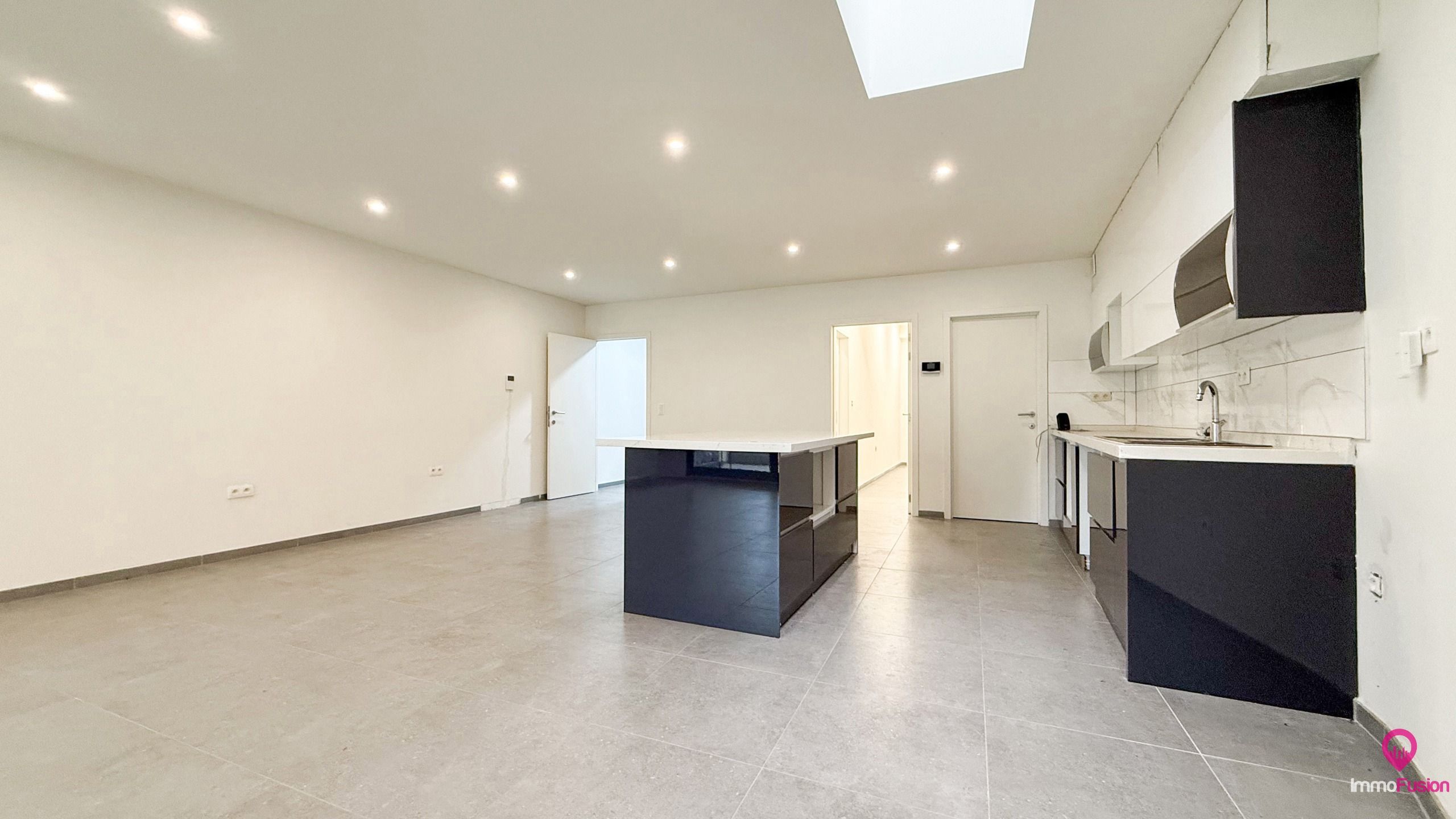 Gelijkvloers appartement met terras en kelder in hartje Zolder! foto 6
