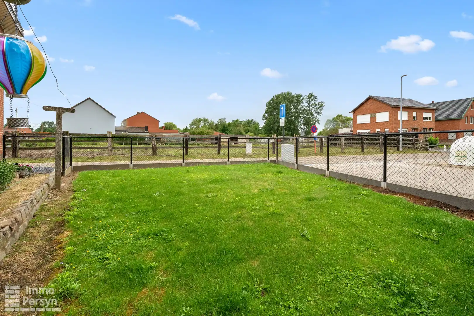 Charmante, gerenoveerde woning met carport en tuin foto 4