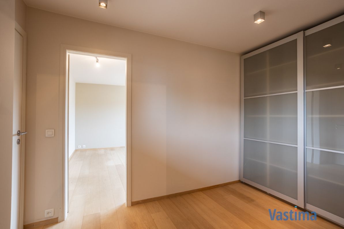 Lichtrijke villa met royale tuin vlak bij natuur & stadsleven foto 19