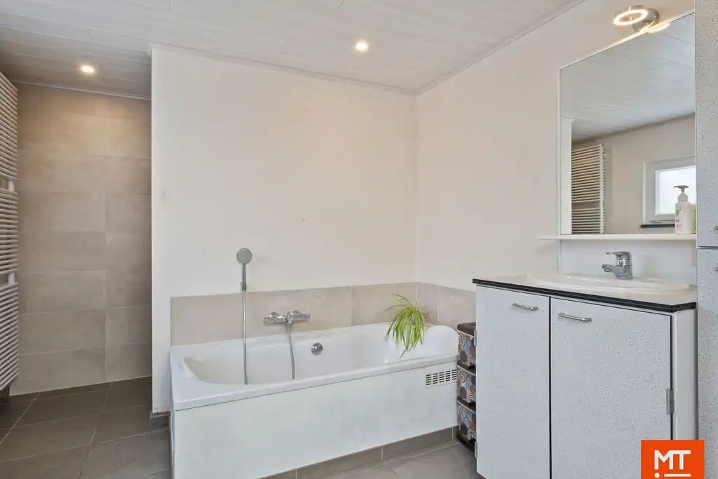 Halfopen woning te huur met 3 slaapkamers en tuin foto 7