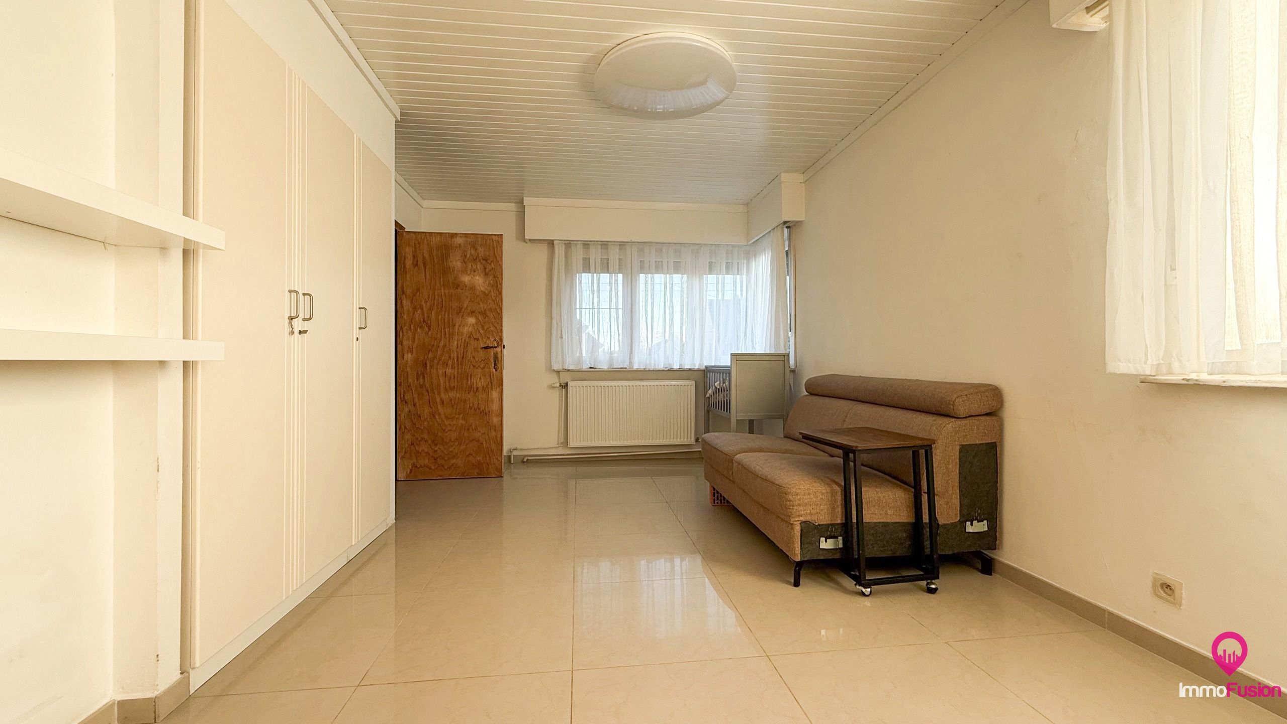 Uniek woon-werkpand met vergunde loods van 110m² en 5 slpks! foto 3