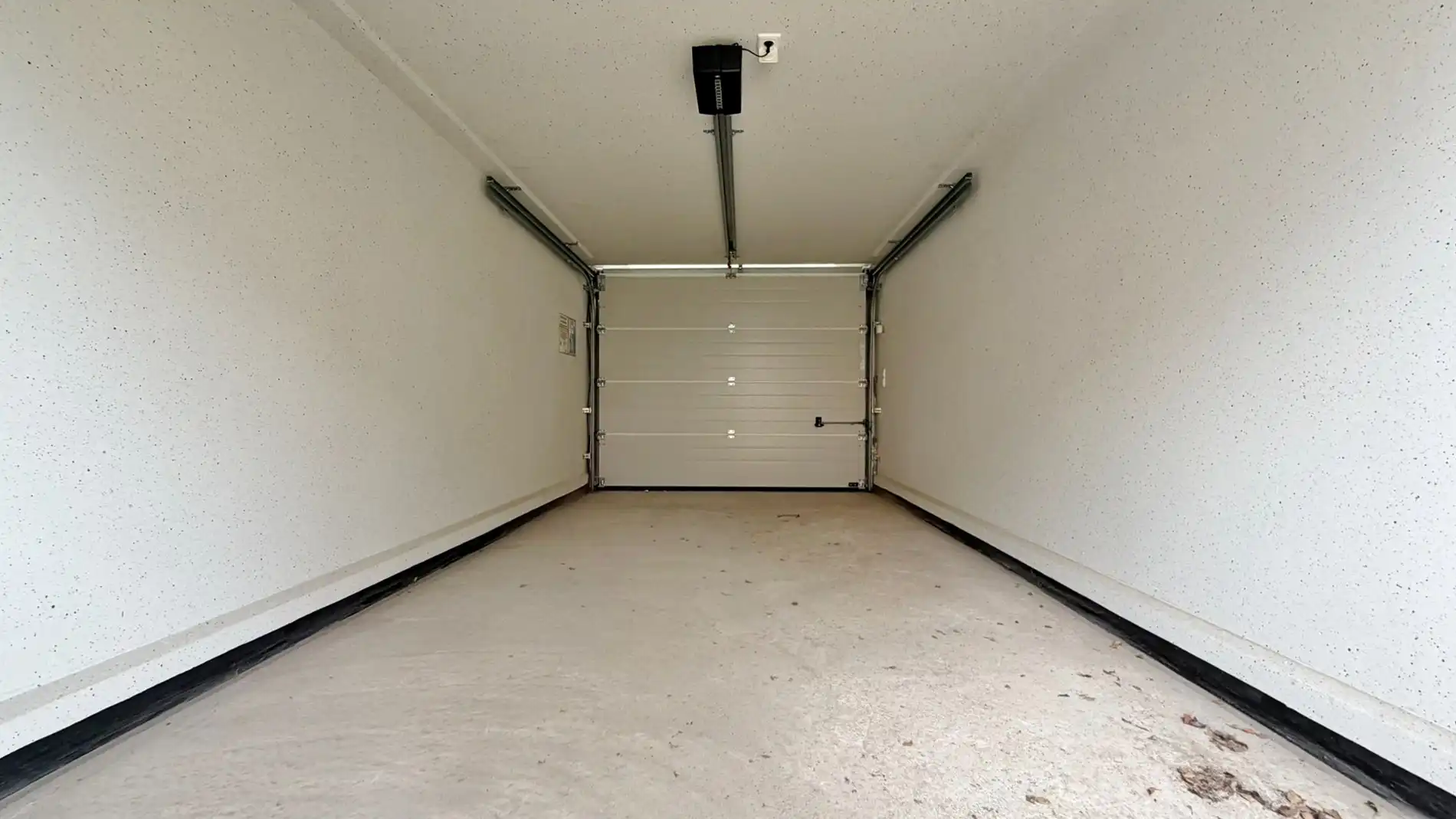 Nieuwbouwwoning met 5 slaapkamers, zonnige tuin en 2 garages te huur foto 17