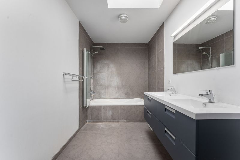 Stijlvolle en energiezuinige woning met garage in het bruisende centrum van Roeselare foto 9