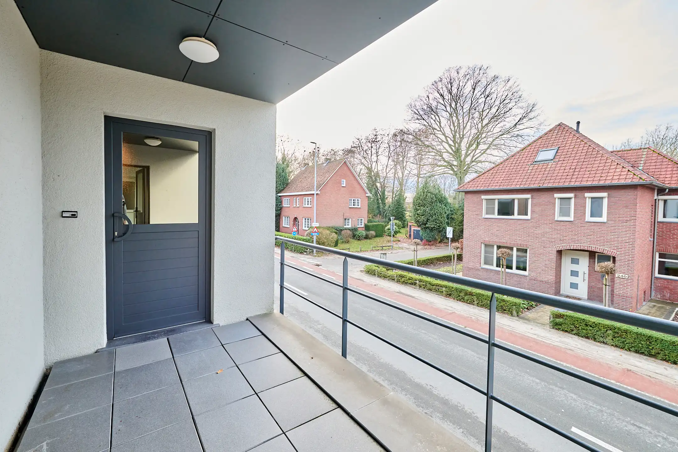 VOLLEDIG VERNIEUWD RUIM EN HOOGWAARDIG AFGEWERKT APPARTEMENT foto 17
