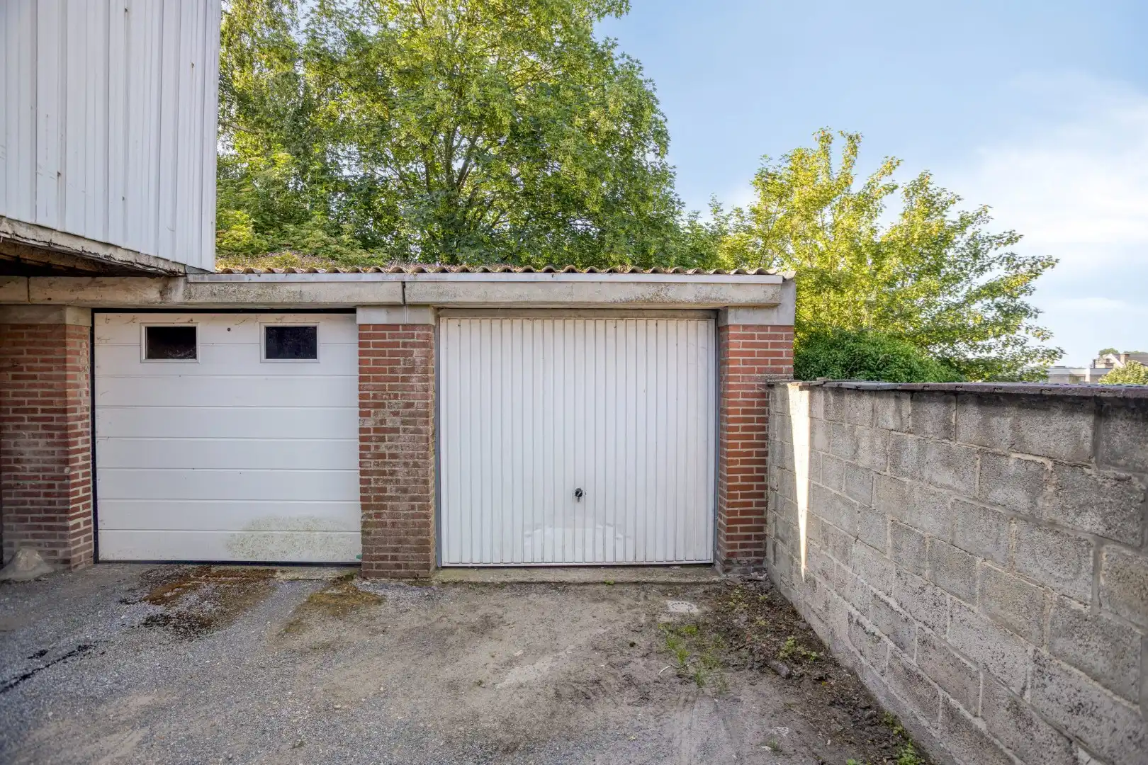 Ruim appartement met bovenliggende studio en garage foto 20