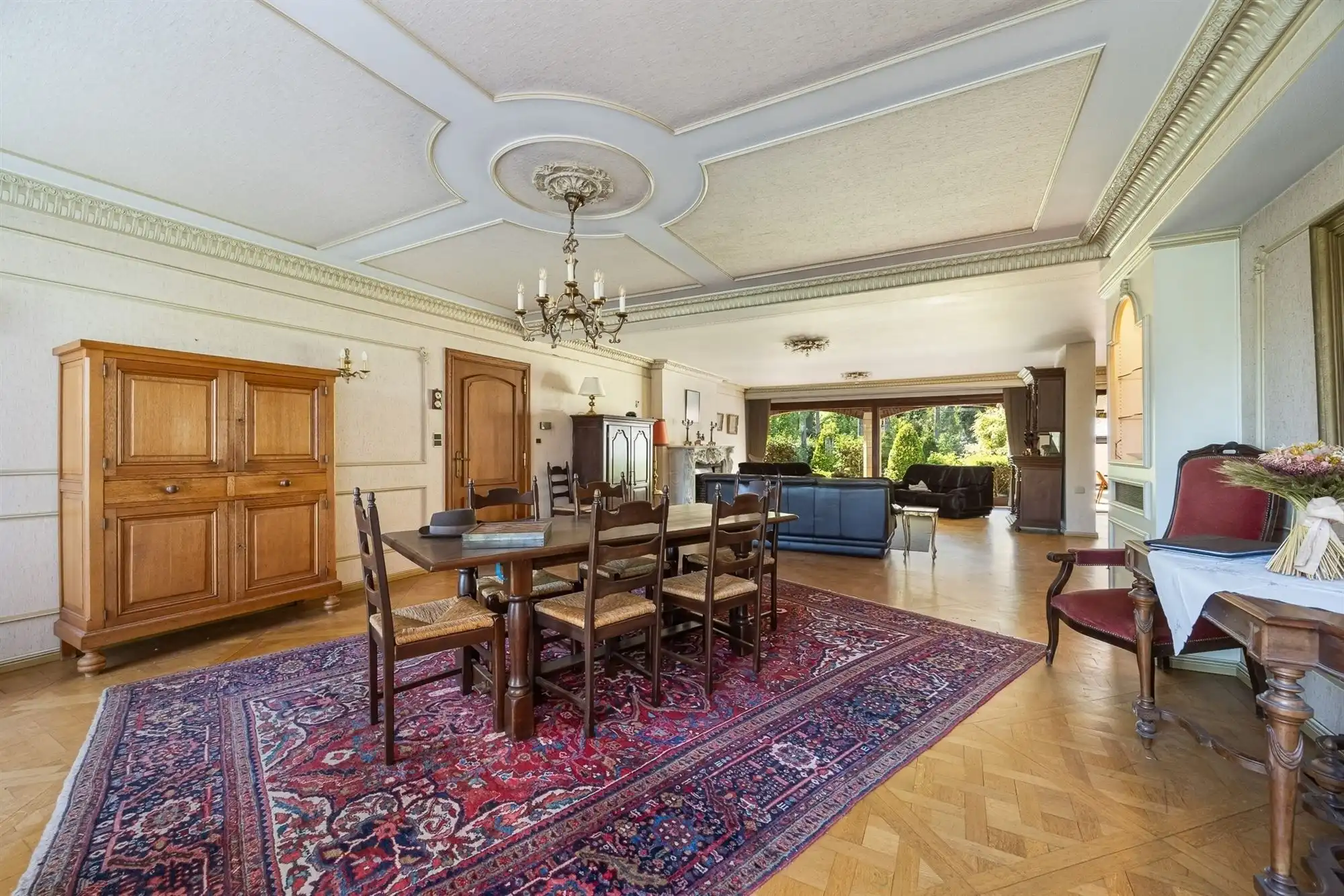 Villa met bijgebouwen op prachtig perceel foto 9