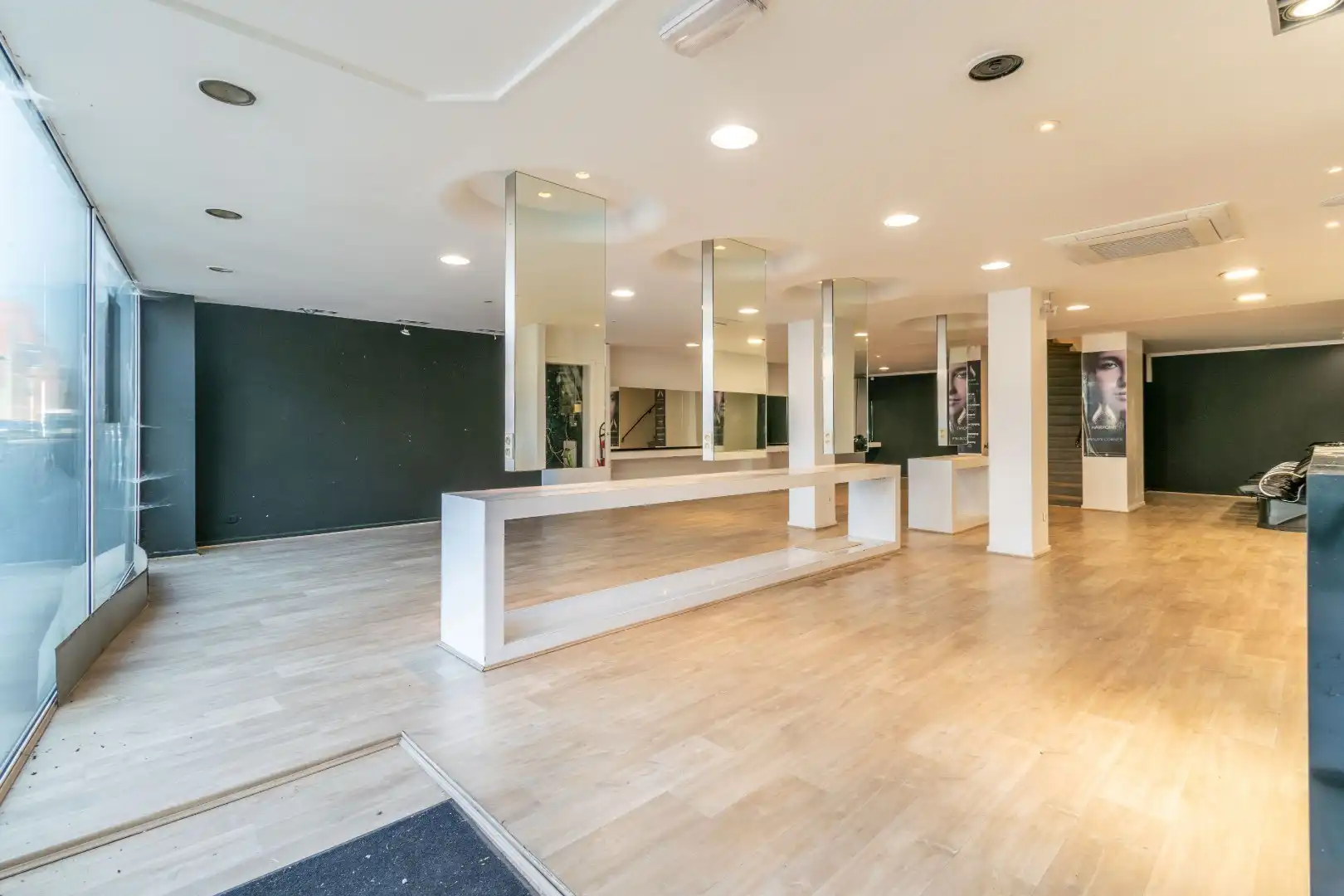 ZEER RUIM DUPLEX KANTOOR-EN/OF COMM. RUIMTE (261m²) ! foto 3