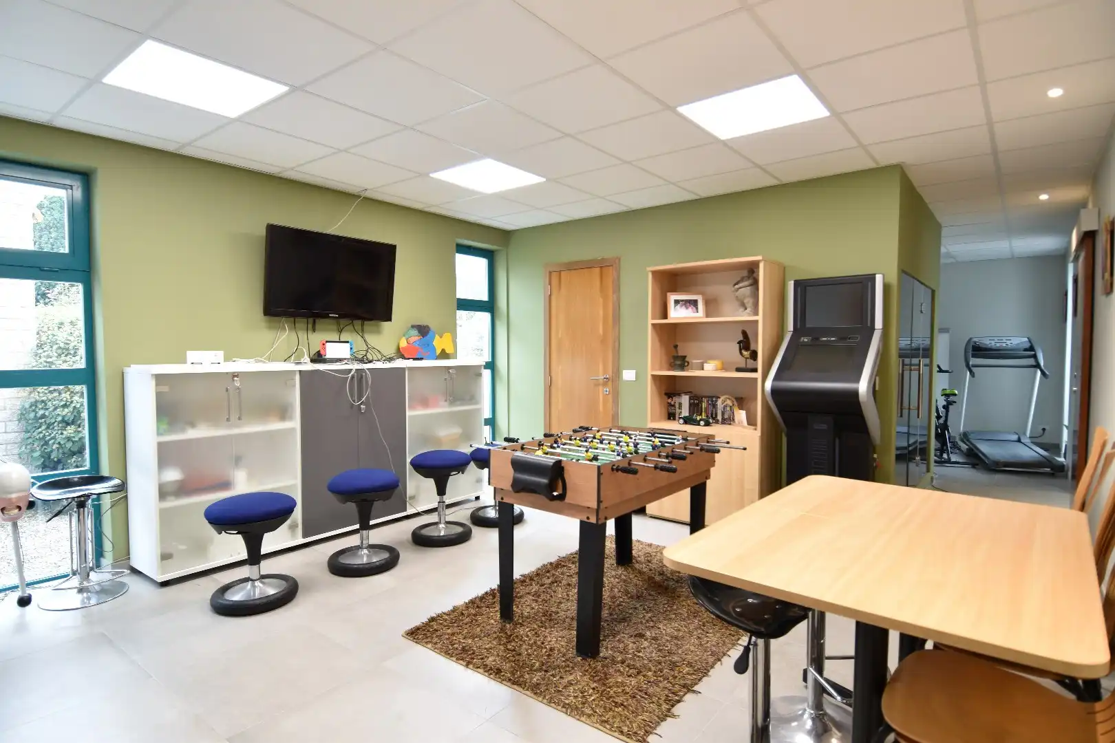 Uitzonderlijk vastgoed te koop op een zeer royaal perceel (2103 m²) in Gullegem foto 12