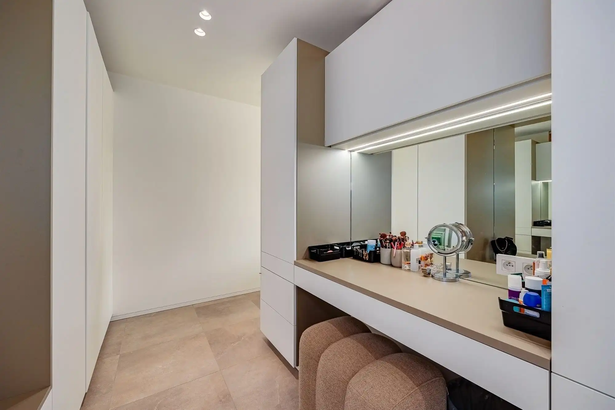 Prachtig afgewerkt gebouw - showroom + villa foto 31
