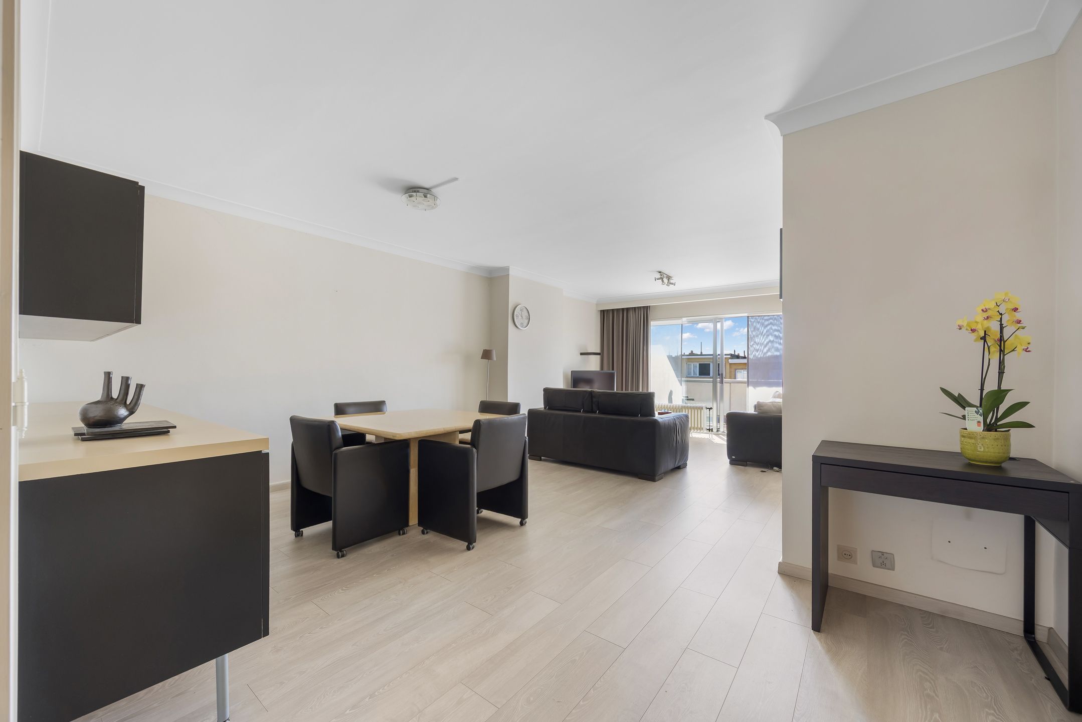 Goed gelegen appartement met 2 slaapkamers en 2 terrassen. foto 6