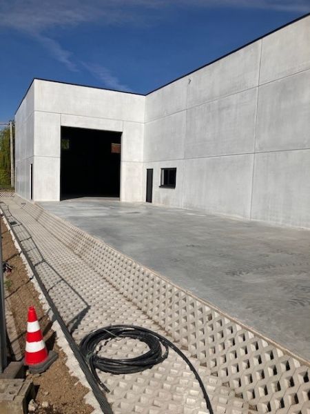 Nieuwbouw magazijn op uitstekende ligging - mogelijkheid tot kantoor foto 2