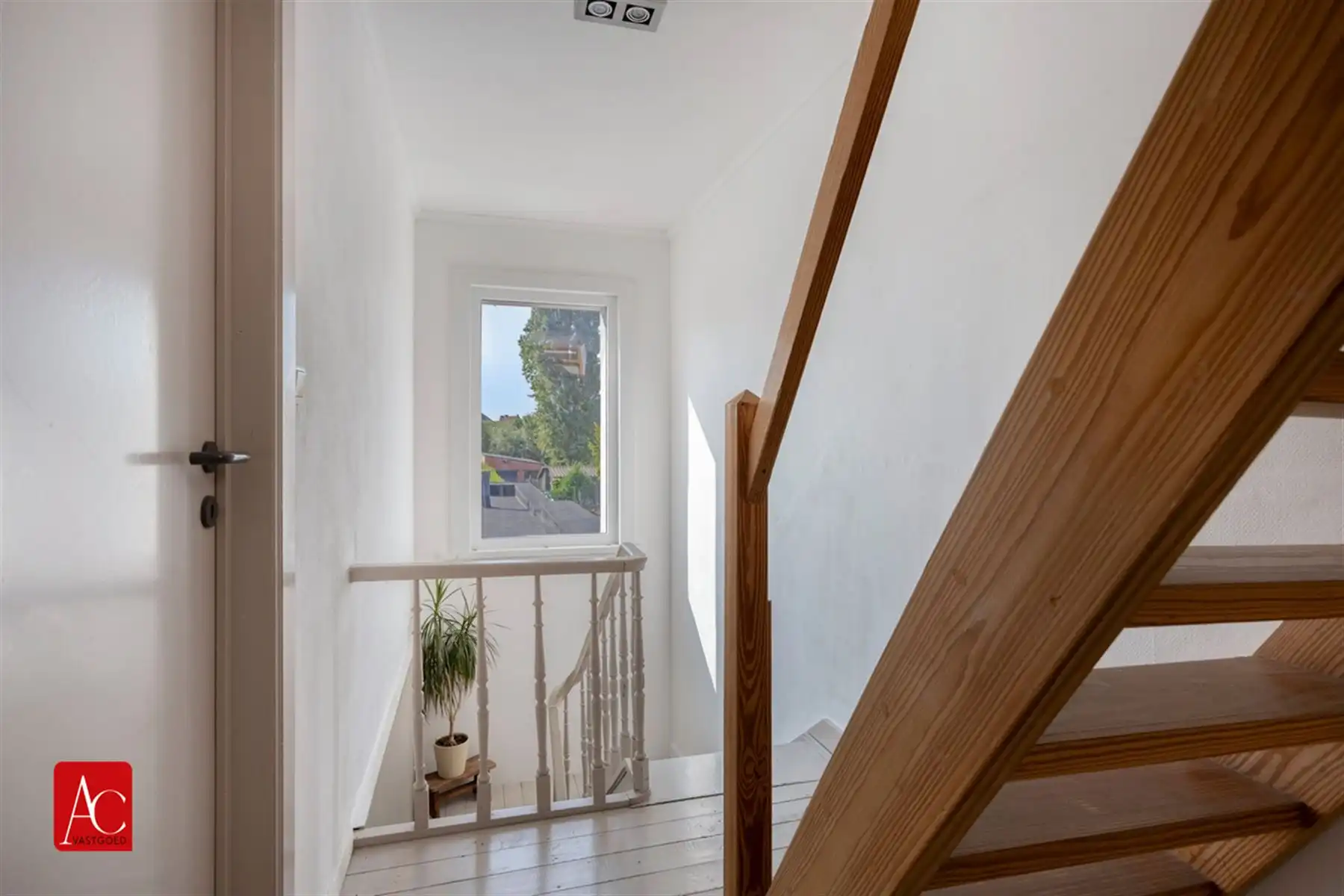 Recent gerenoveerde woning met 3 slpkrs en prachtige tuin foto 10