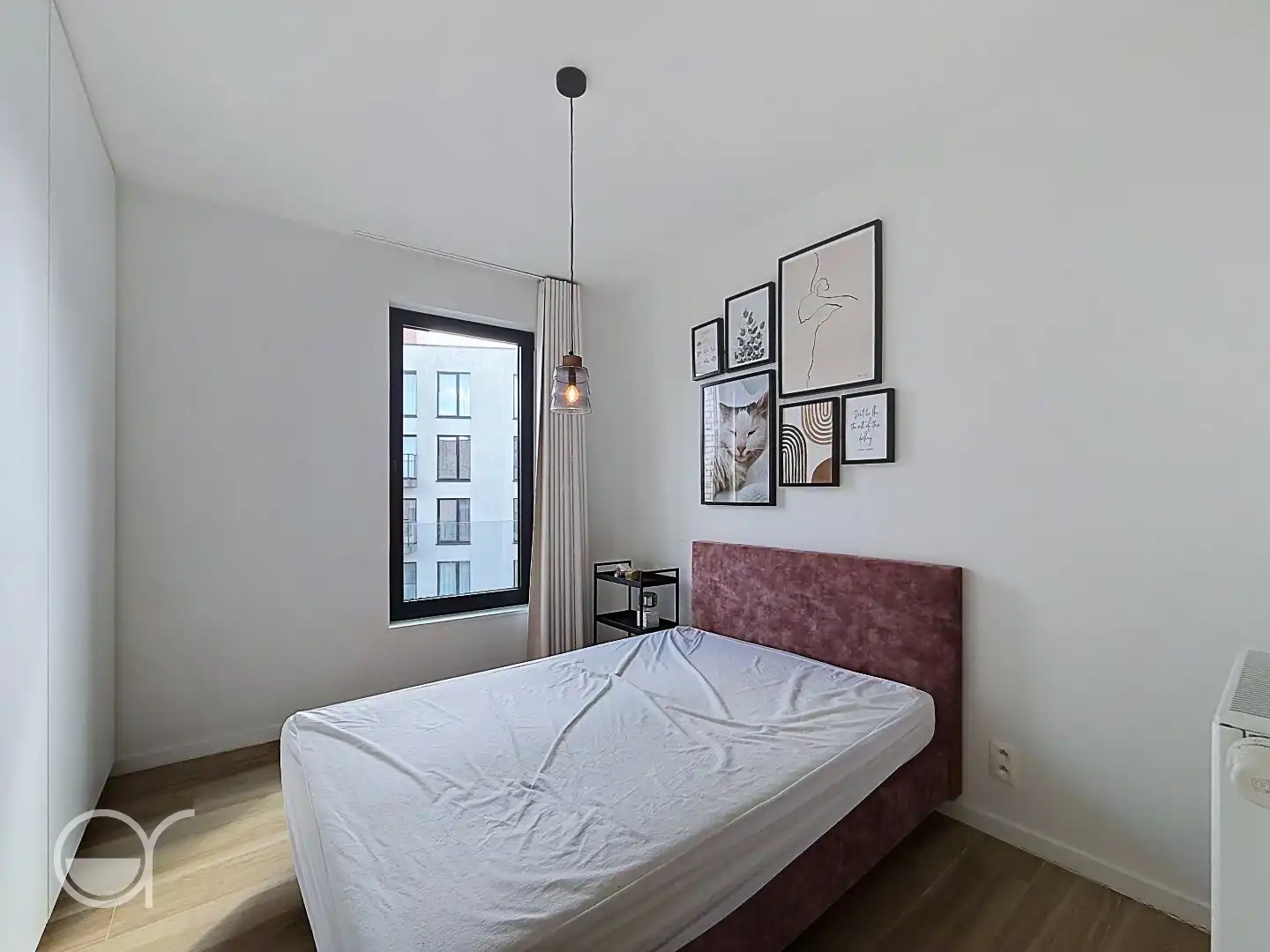 Ruim en lichtrijk tweeslaapkamerappartement met autostaanplaats te huur foto 6