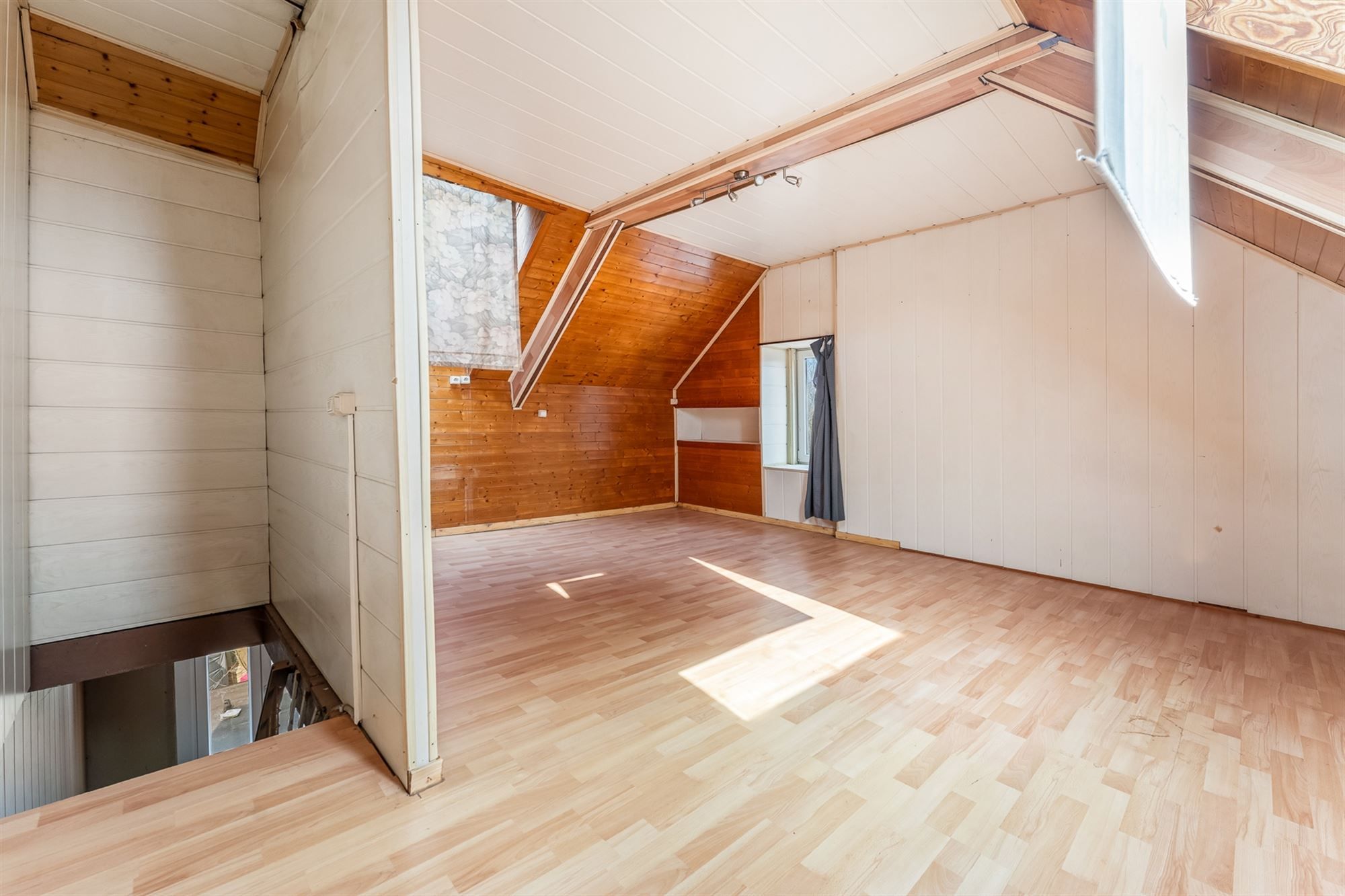 DEELS GERENOVEERDE WONING OP CENTRALE LIGGING foto 16
