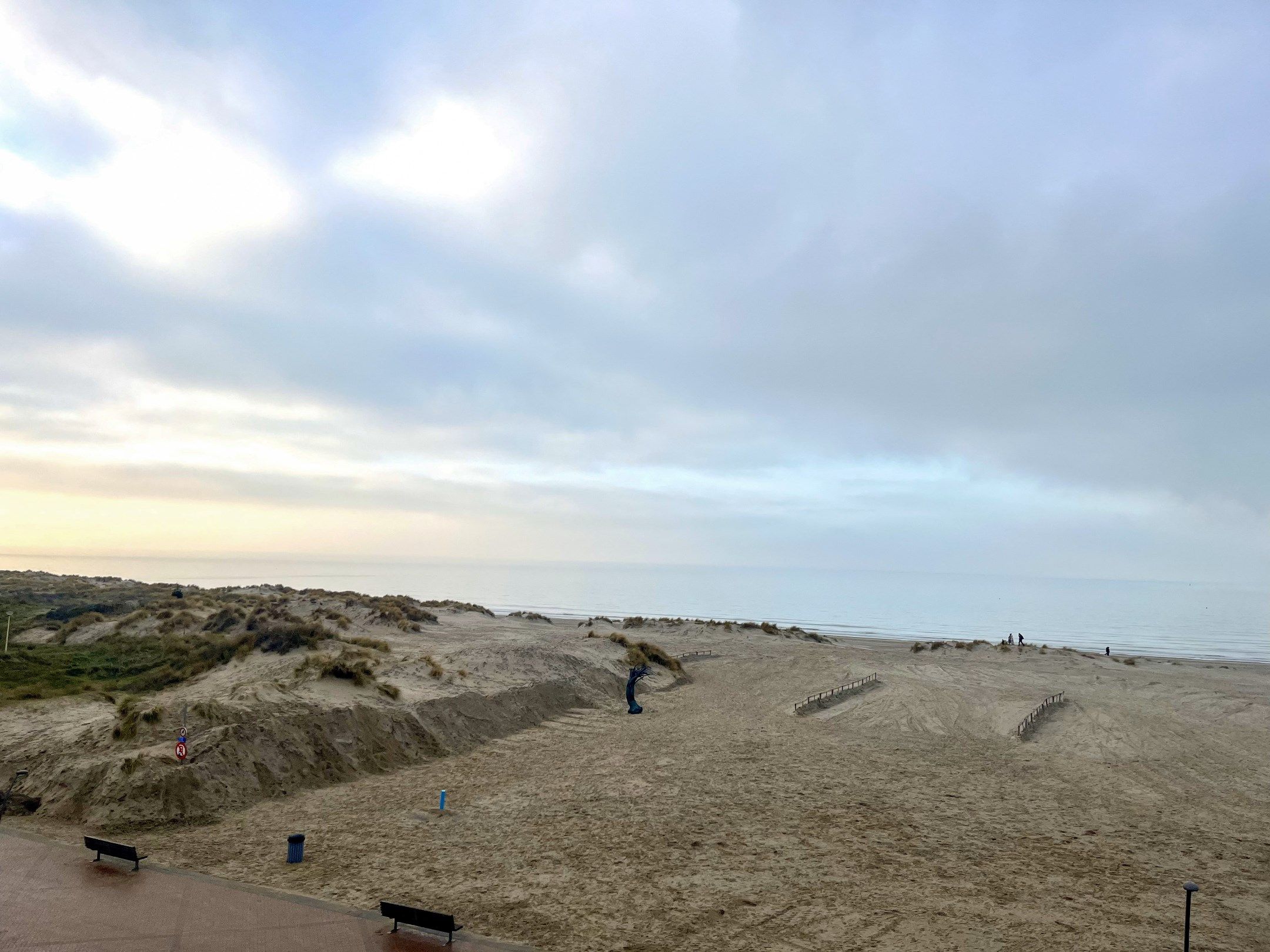 De res. Pure Sea: 7 luxe appartementen met frontaal zeezicht in Oostduinkerke.  foto 4