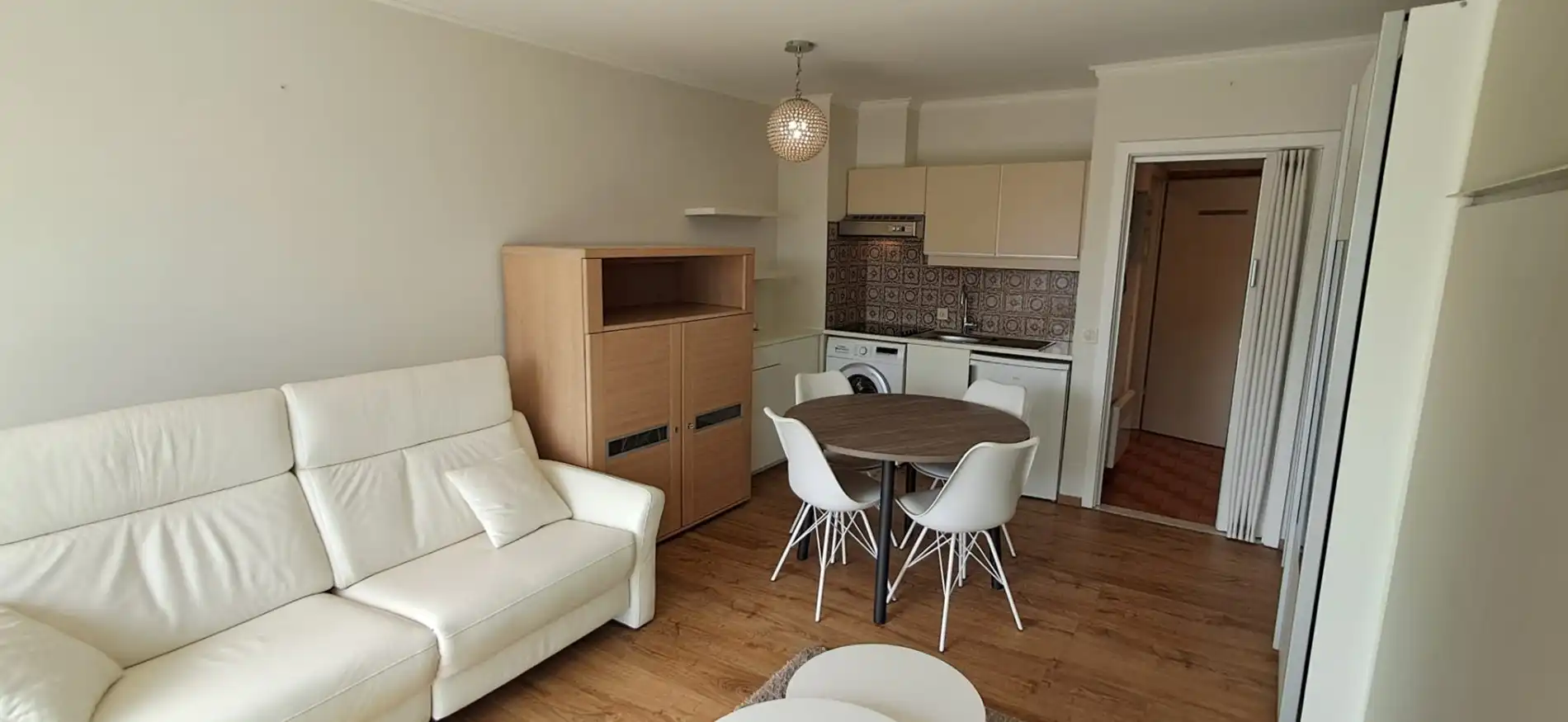 ZONGERICHTE CENTRAAL GELEGEN  STUDIO TE HUUR OP JAARBASIS foto 5