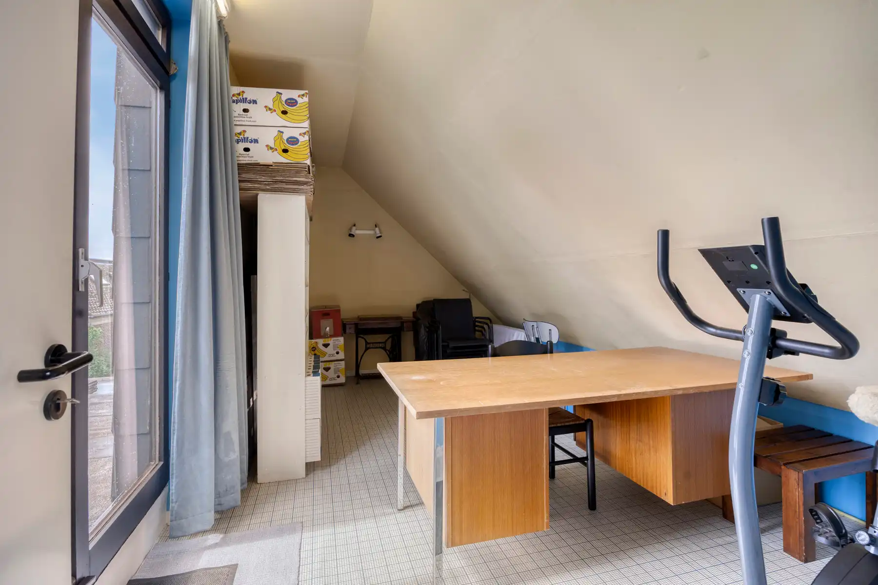 Bungalow met 4 slaapkamers, zonnepanelen, tuin en garage foto 16