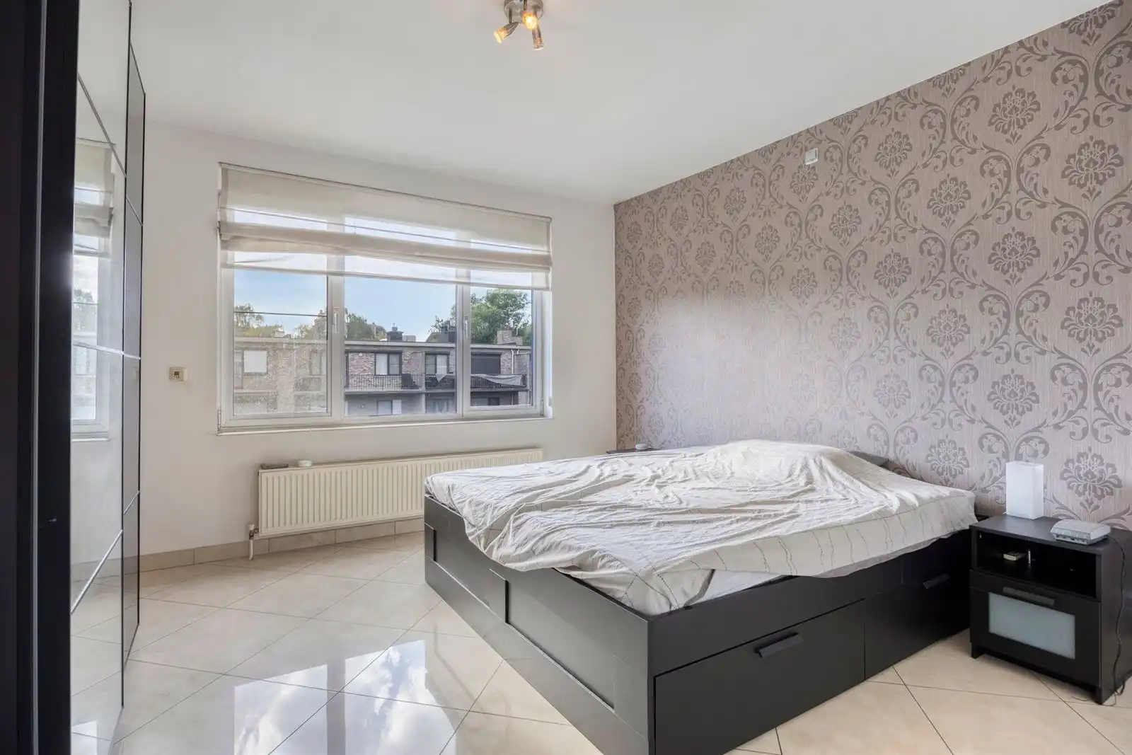 Instapklaar 2-slpk appartement met parking! foto 7