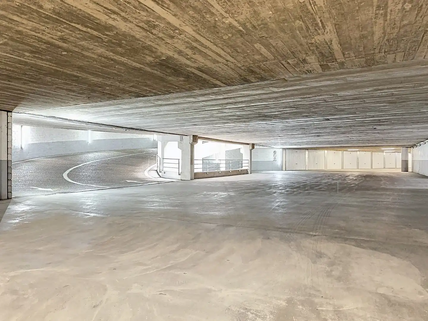 Ruime garagebox op verdieping -3 in Res. J. Stubbenpark foto 5