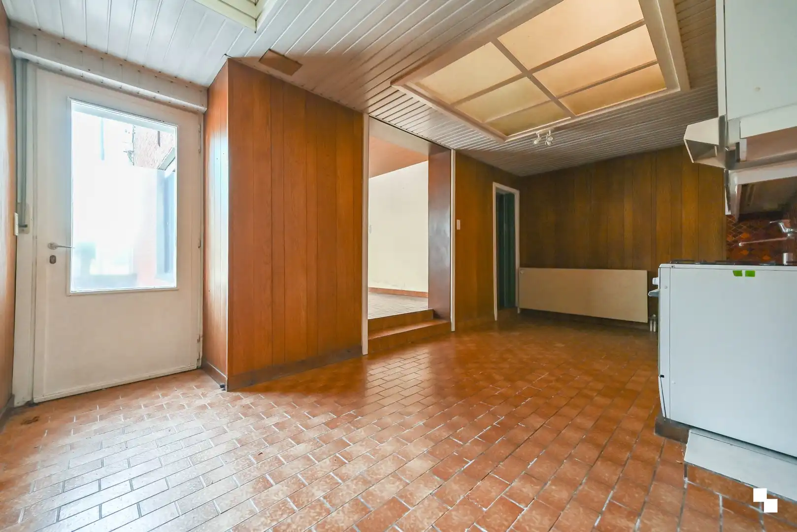 Totaal te renoveren woning met riante garage te Bosmolens foto 7
