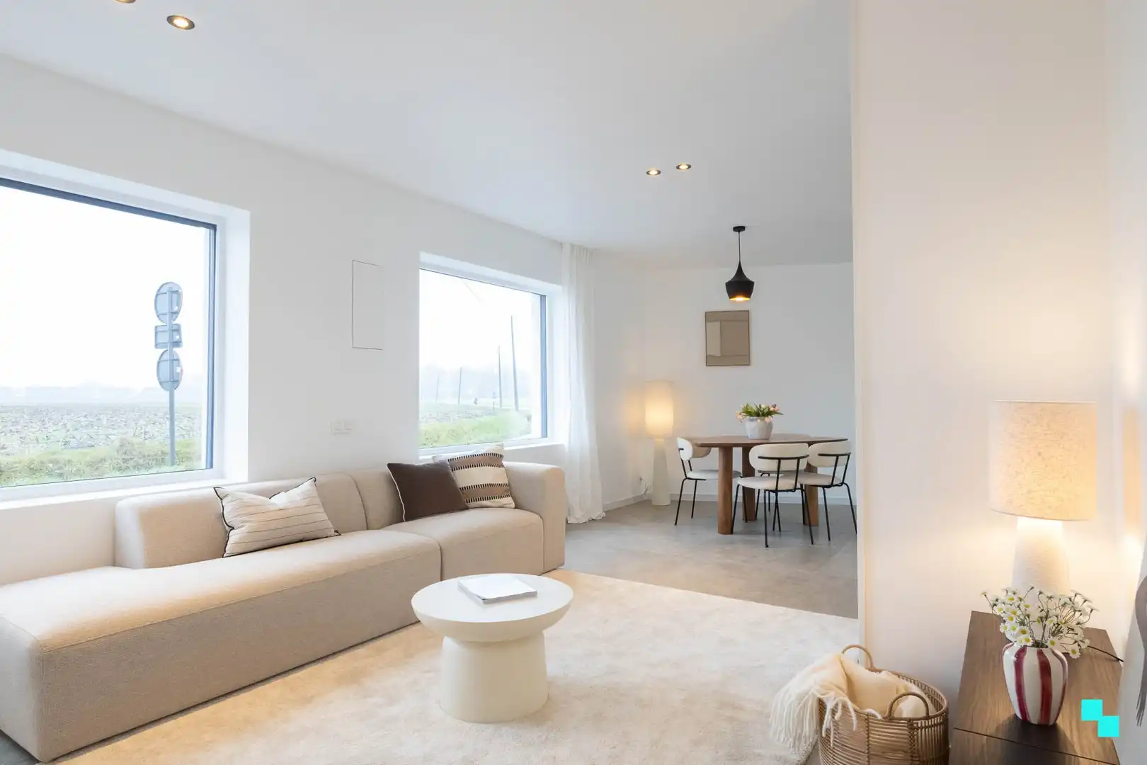 Volledig gerenoveerde woning met zicht op de velden foto 3