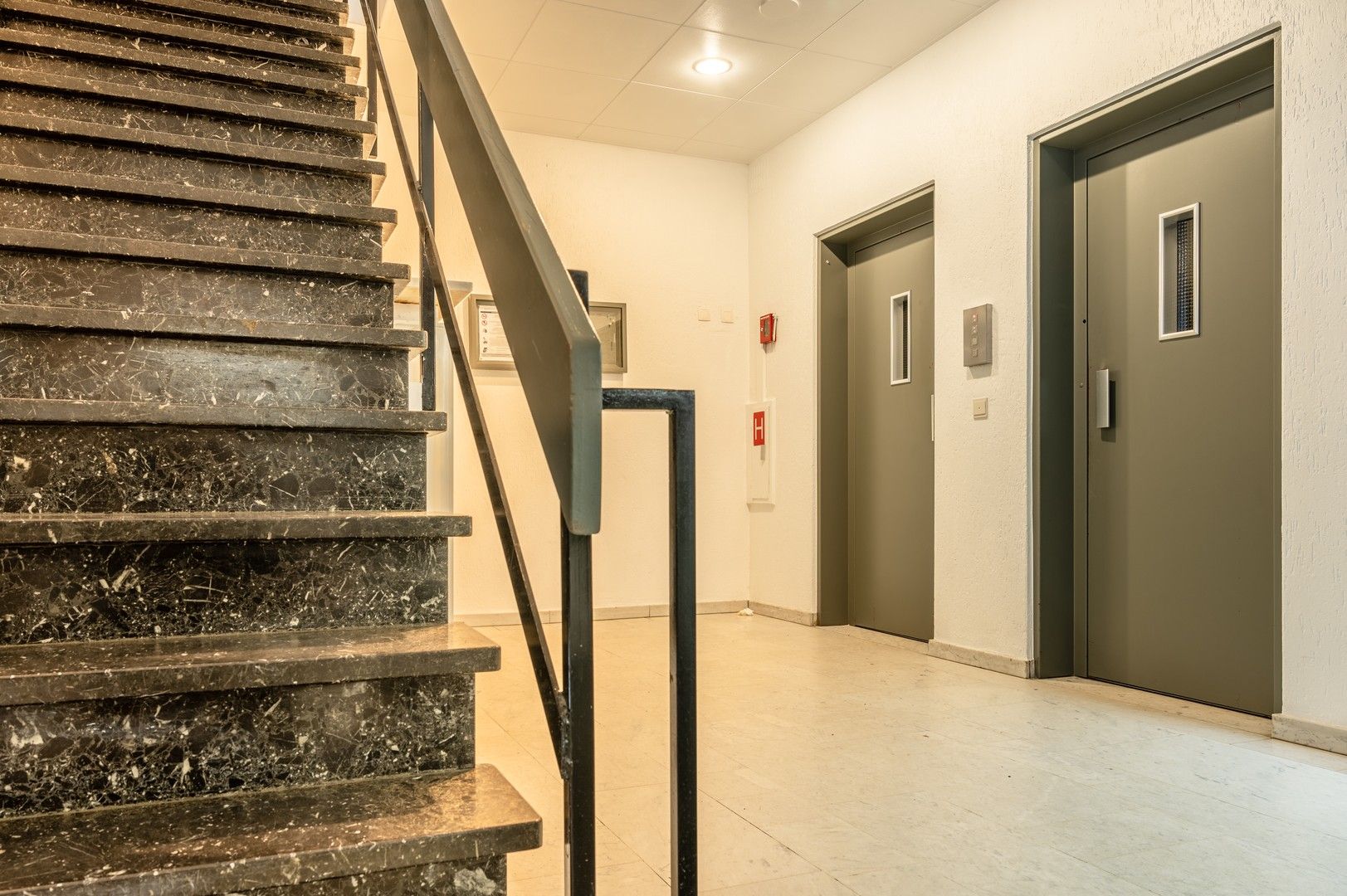 Te renoveren appartement op toplocatie! foto 16