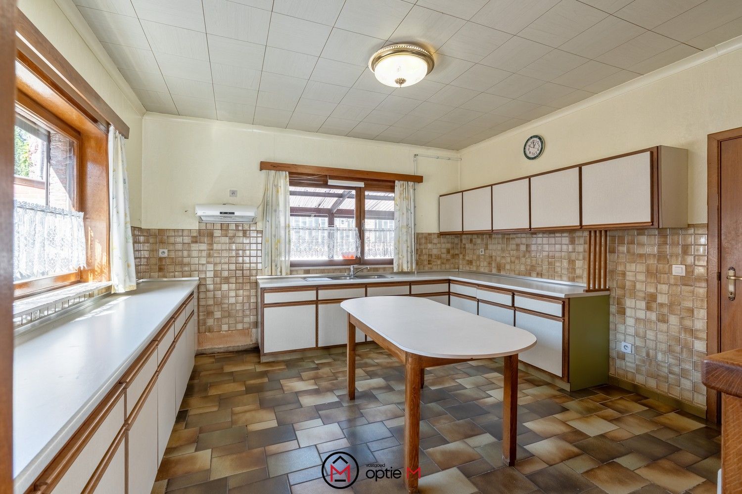 Te renoveren woning met ruim werkhuis foto 9