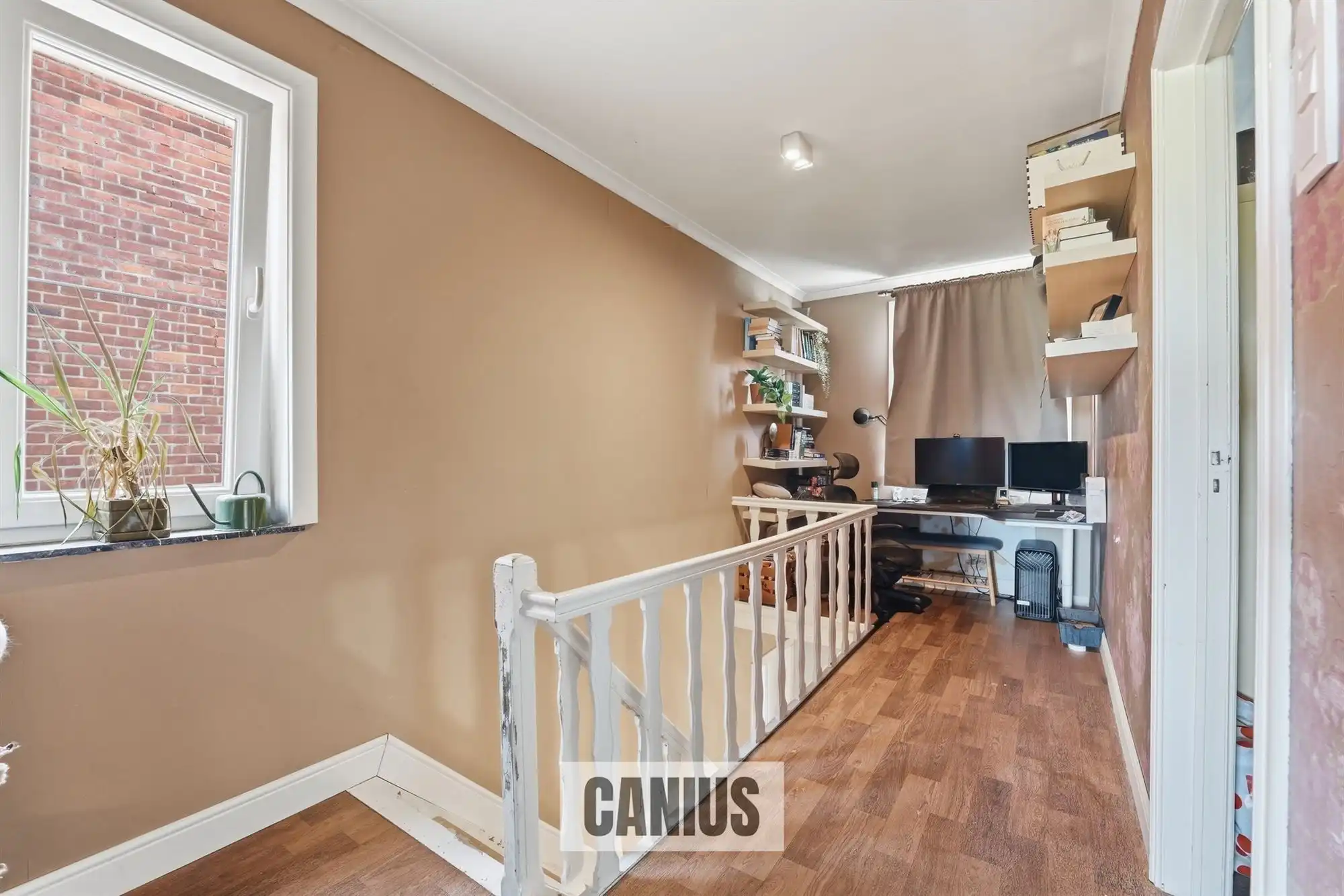CHARMANTE, GERENOVEERDE WONING MET 2 SLPK foto 11