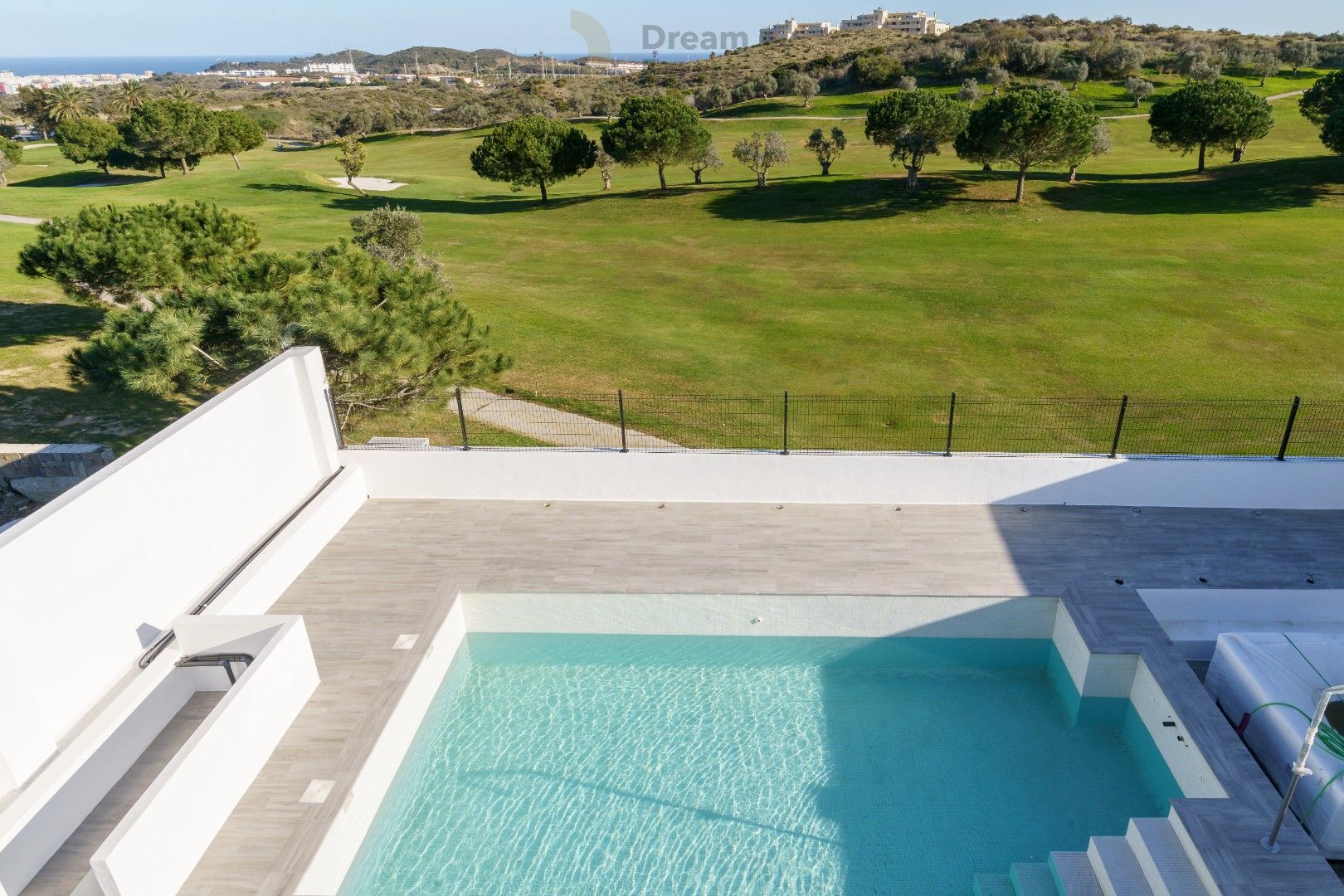 Nieuwbouwwoningen (nog slechts 2) tegenover de golf met zicht naar zee te Mijas. foto 20