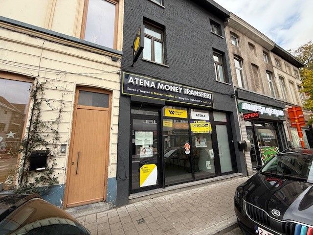 Afgewerkt handelszaak te huur in de Bevrijdingslaan Gent foto {{pictureIndex}}