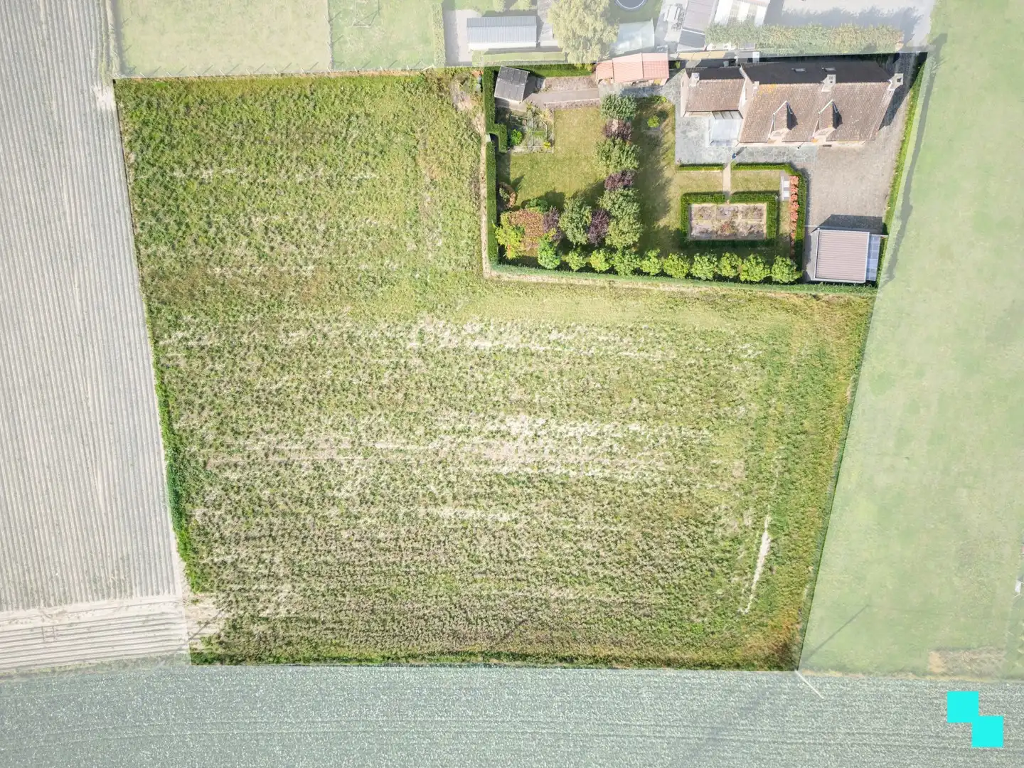 Landelijk gelegen open bebouwing op grens Lendelede, Izegem en Sint-Eloois-Winkel foto 2