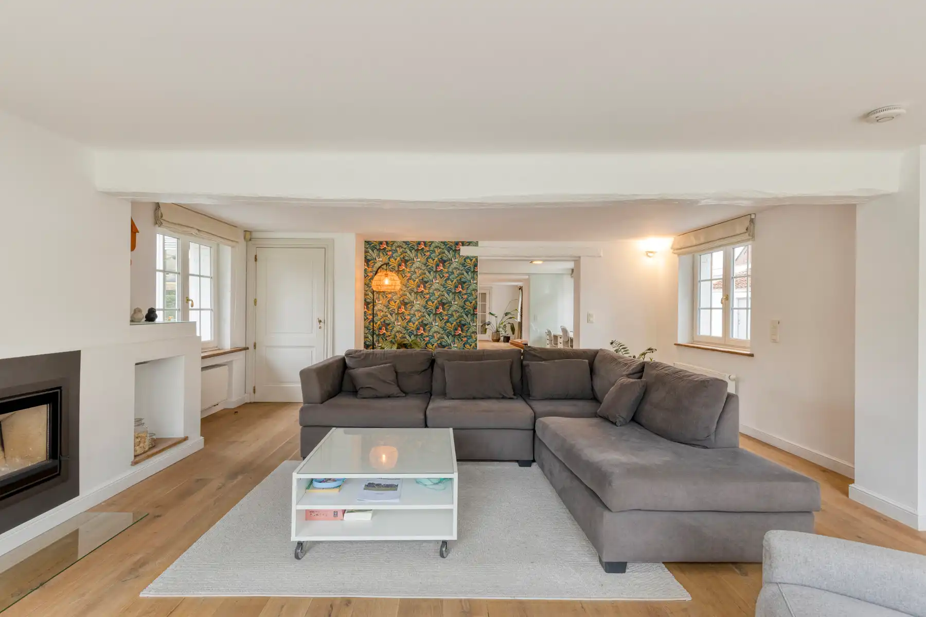 Gerenoveerde hoeve met bijgebouwen en 8 stallen. foto 13