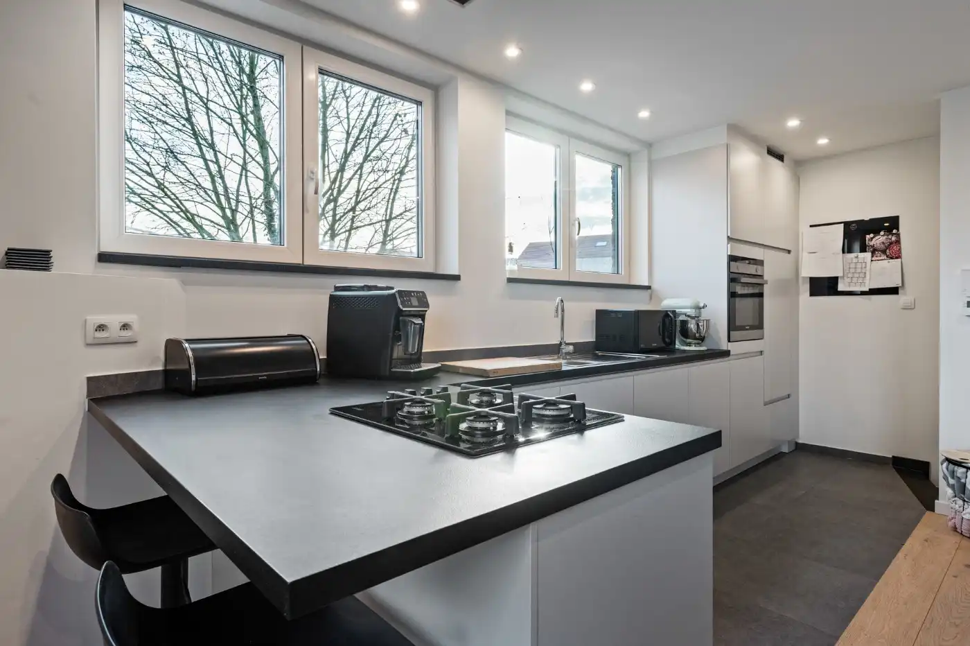 Gezellige starterswoning met 1 slpk., terras en inpandige garage foto 9