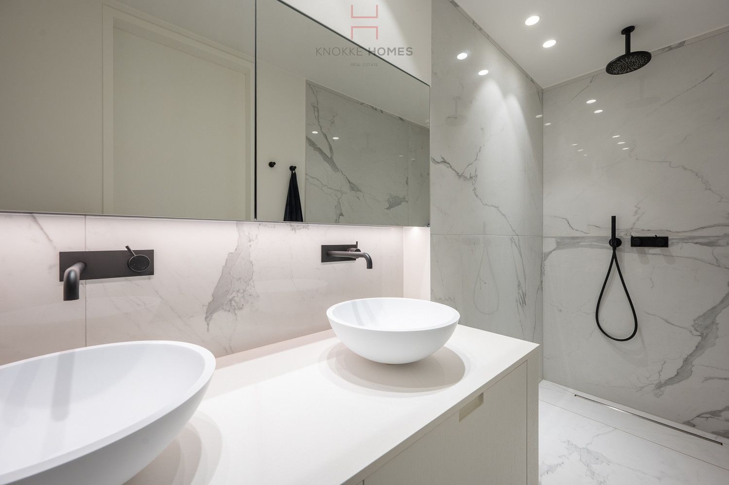 Prachtig gerenoveerd appartement met een mooi zijdelings zeezicht in Duinbergen foto 12