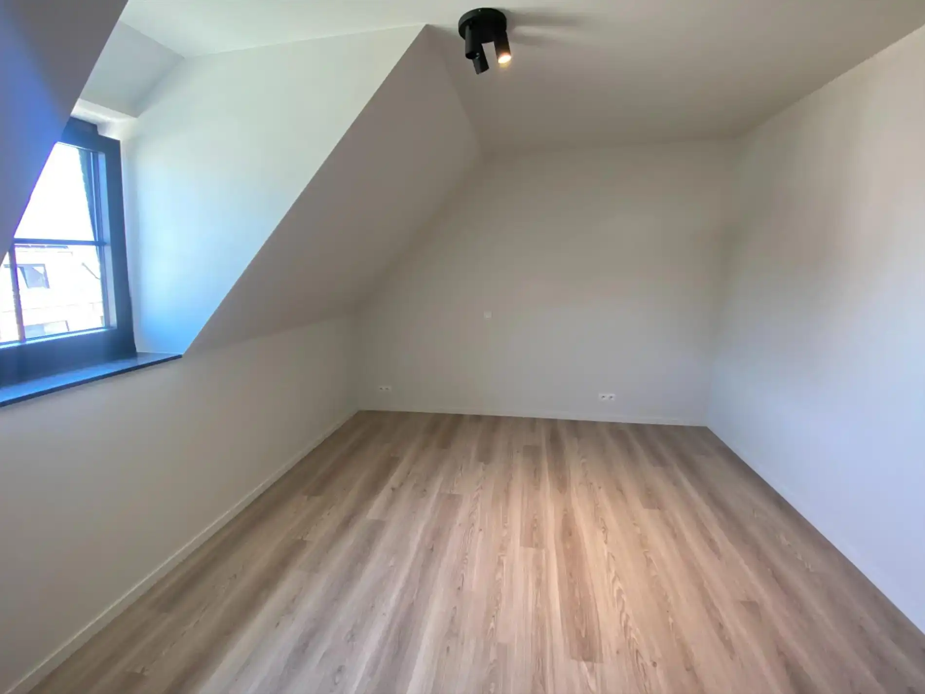 Uitstekend gelegen nieuwbouwwoning met garage foto 8