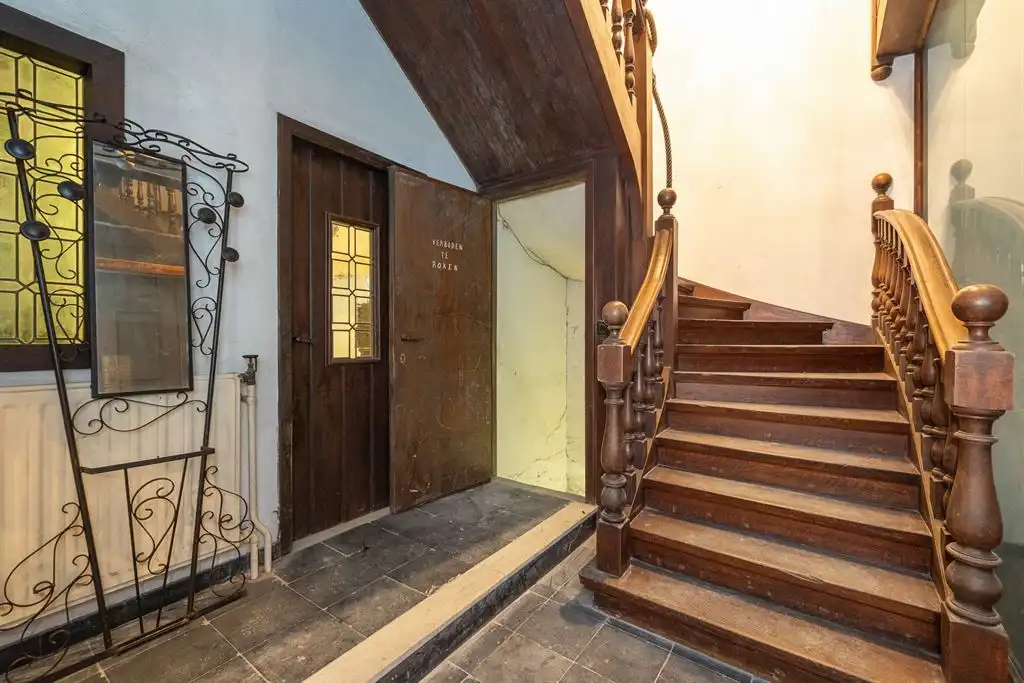  Uniek, karaktervol 16e eeuws gebouw in hartje centrum foto 10