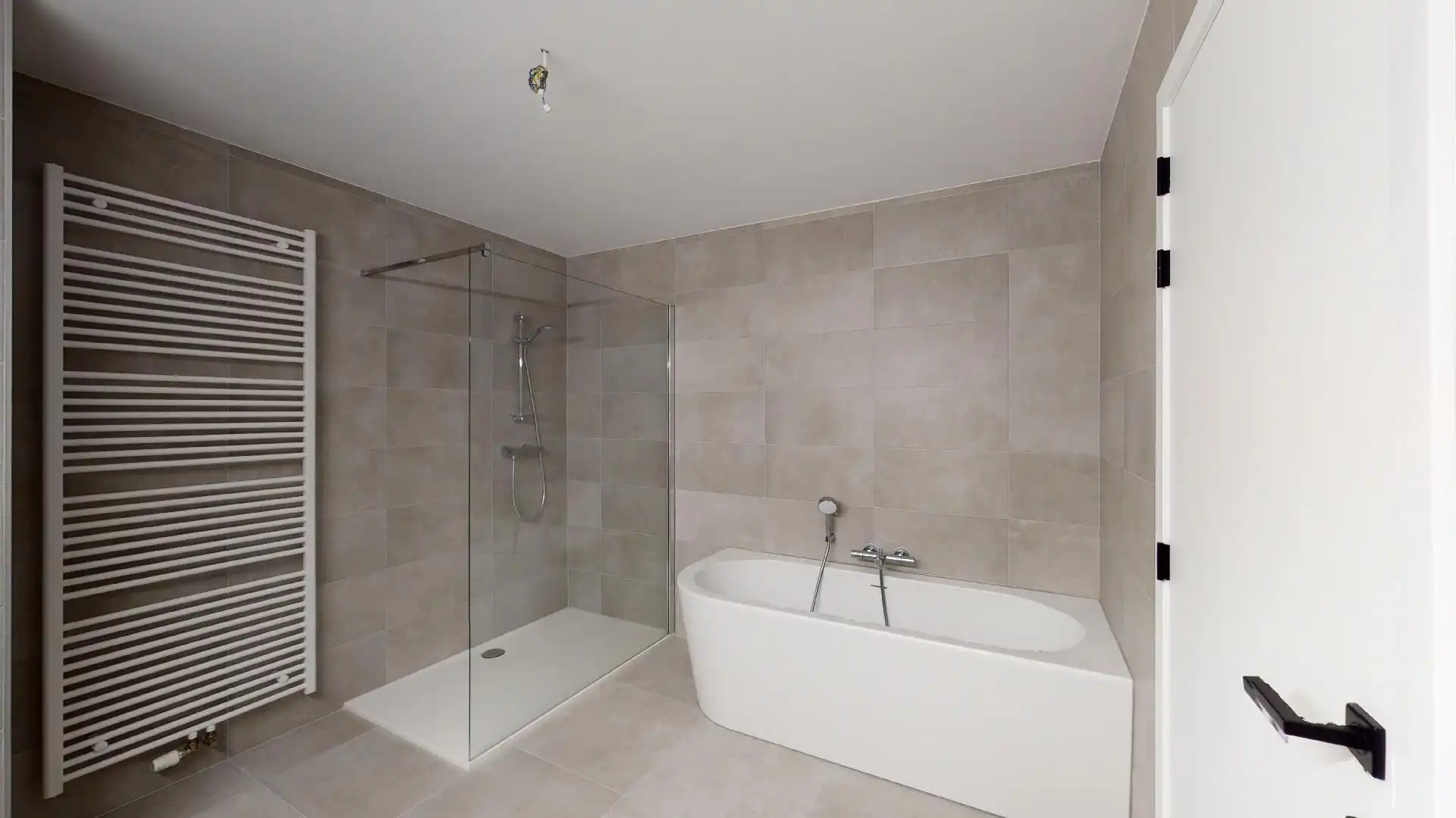 ZEER RUIME KWALITATIEVE WONING MET INPANDIGE GARAGE foto 14