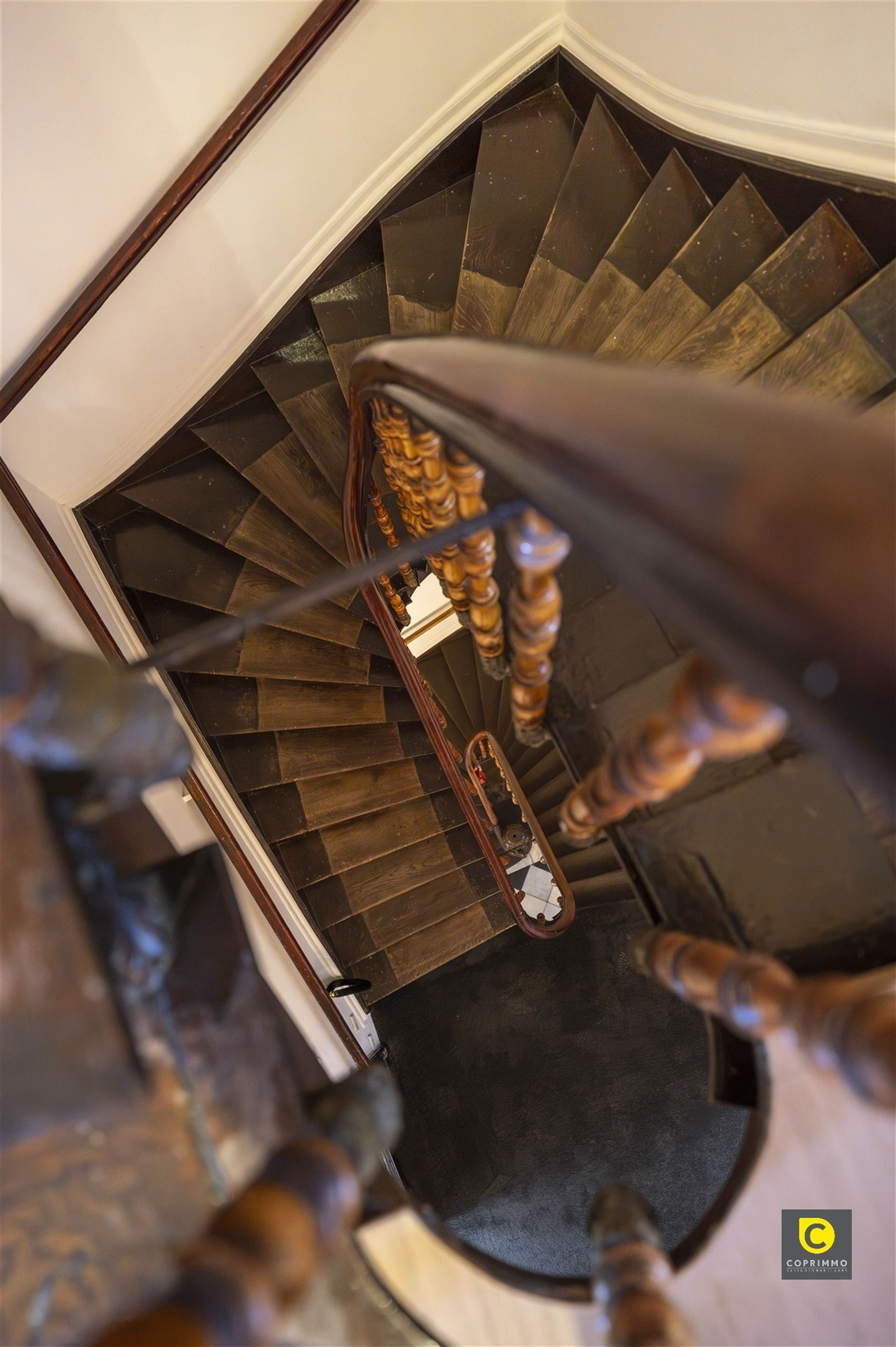 Unieke meesterwoning met garage foto 16