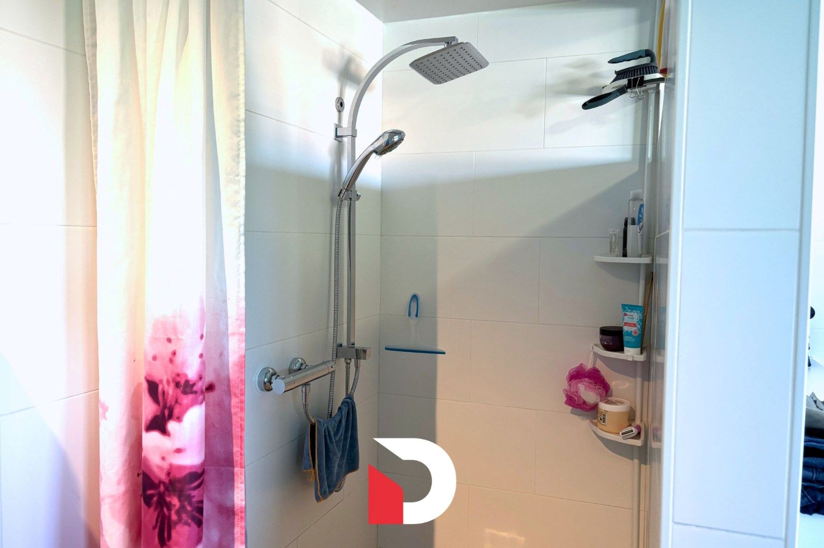 Halfopen woning met 3 slaapkamer, tuin en garage foto 16