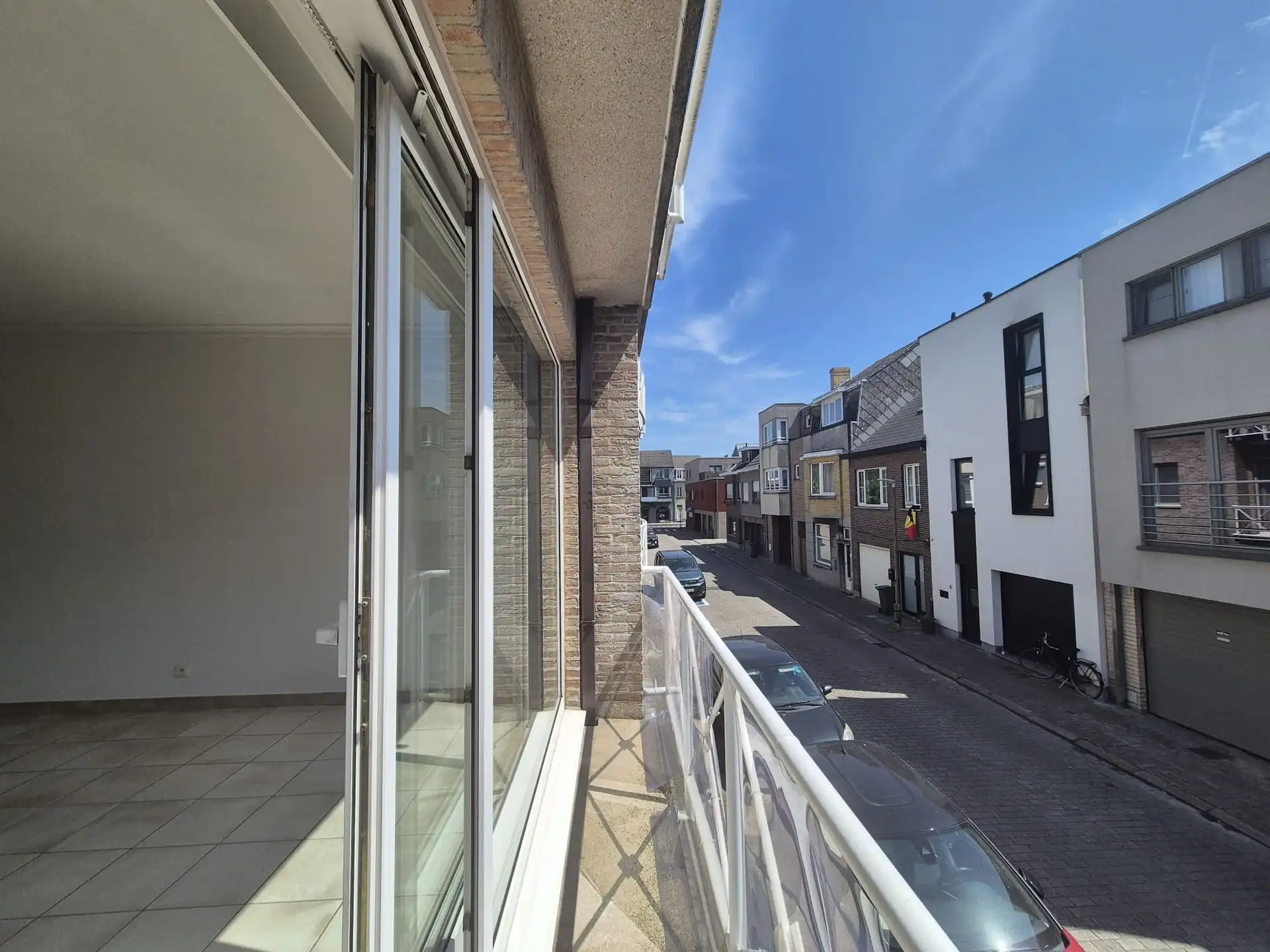Ruim appartement met 2 slaapkamers, groot terras en garage foto 9