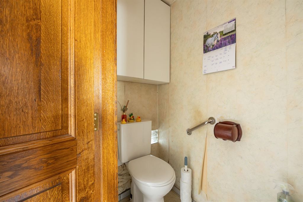 Op te frissen woning in rustige woonwijk! foto 4