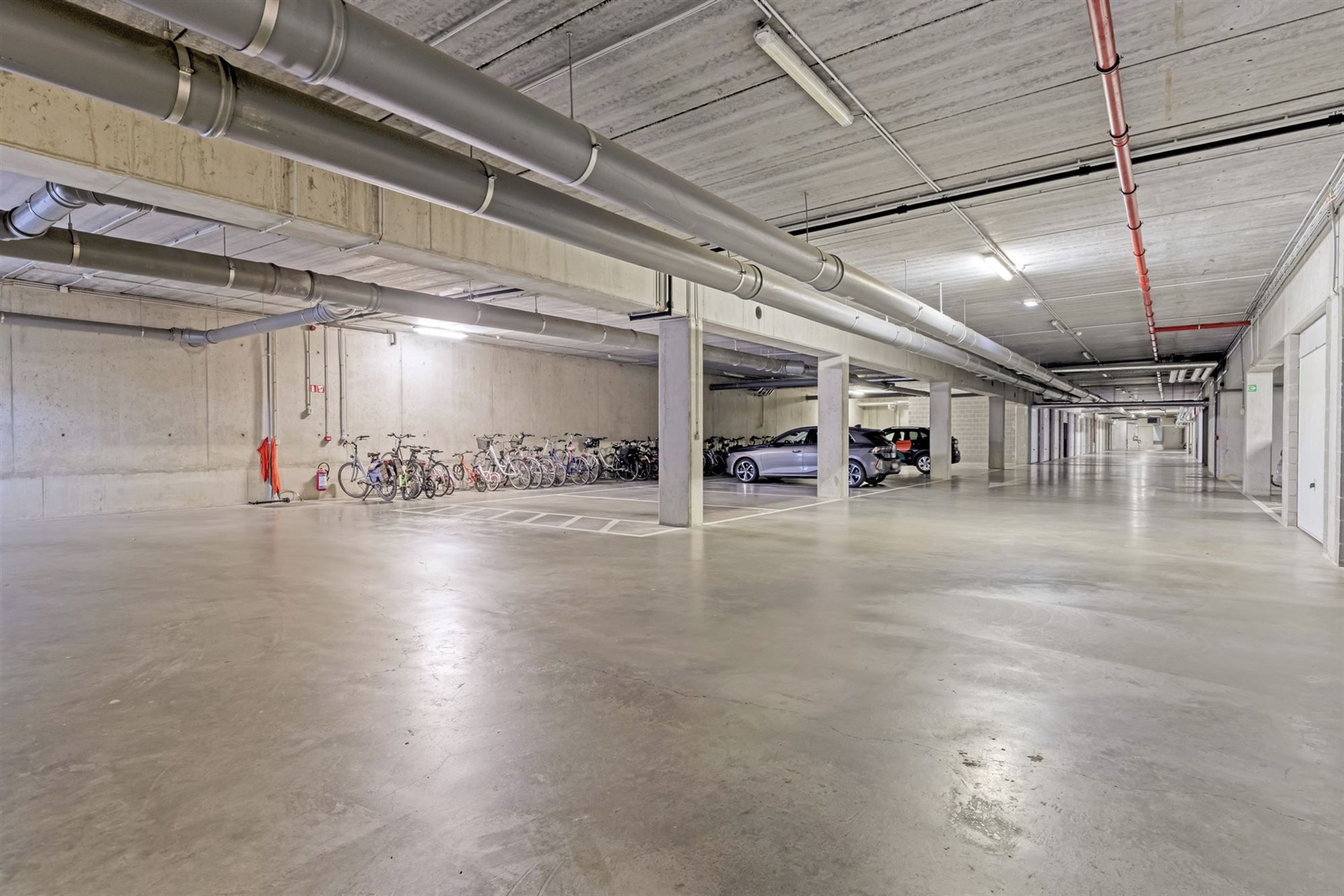 Instapklaar appartement met 2 terrassen foto 16