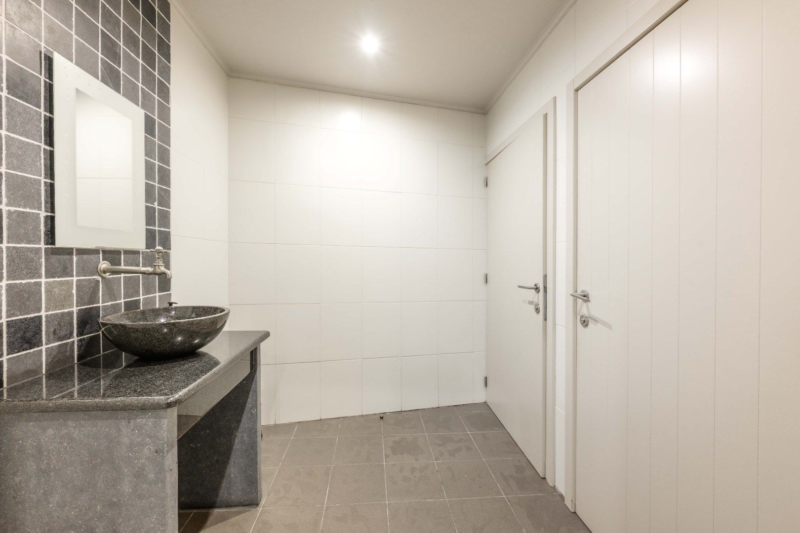 INSTAPKLAAR HANDELSHUIS (2009) OP GUNSTIGE LOCATIE!!!  foto 26