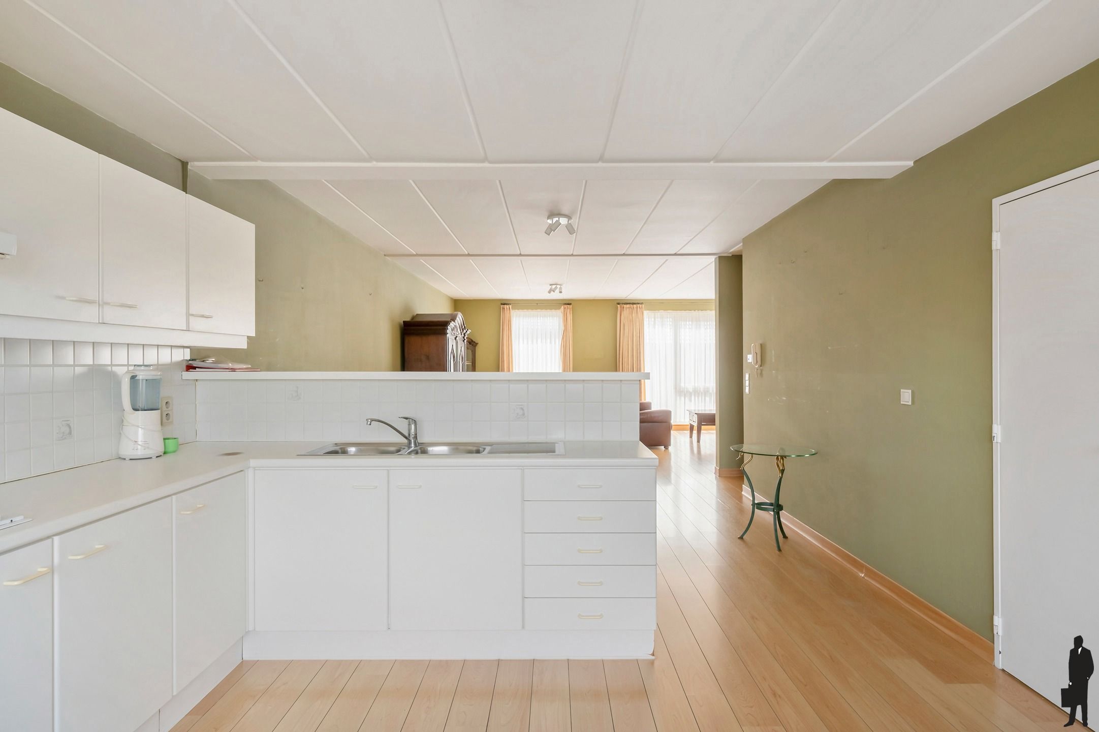 Ruim appartement met terras in het centrum van Nieuwmoer foto 14