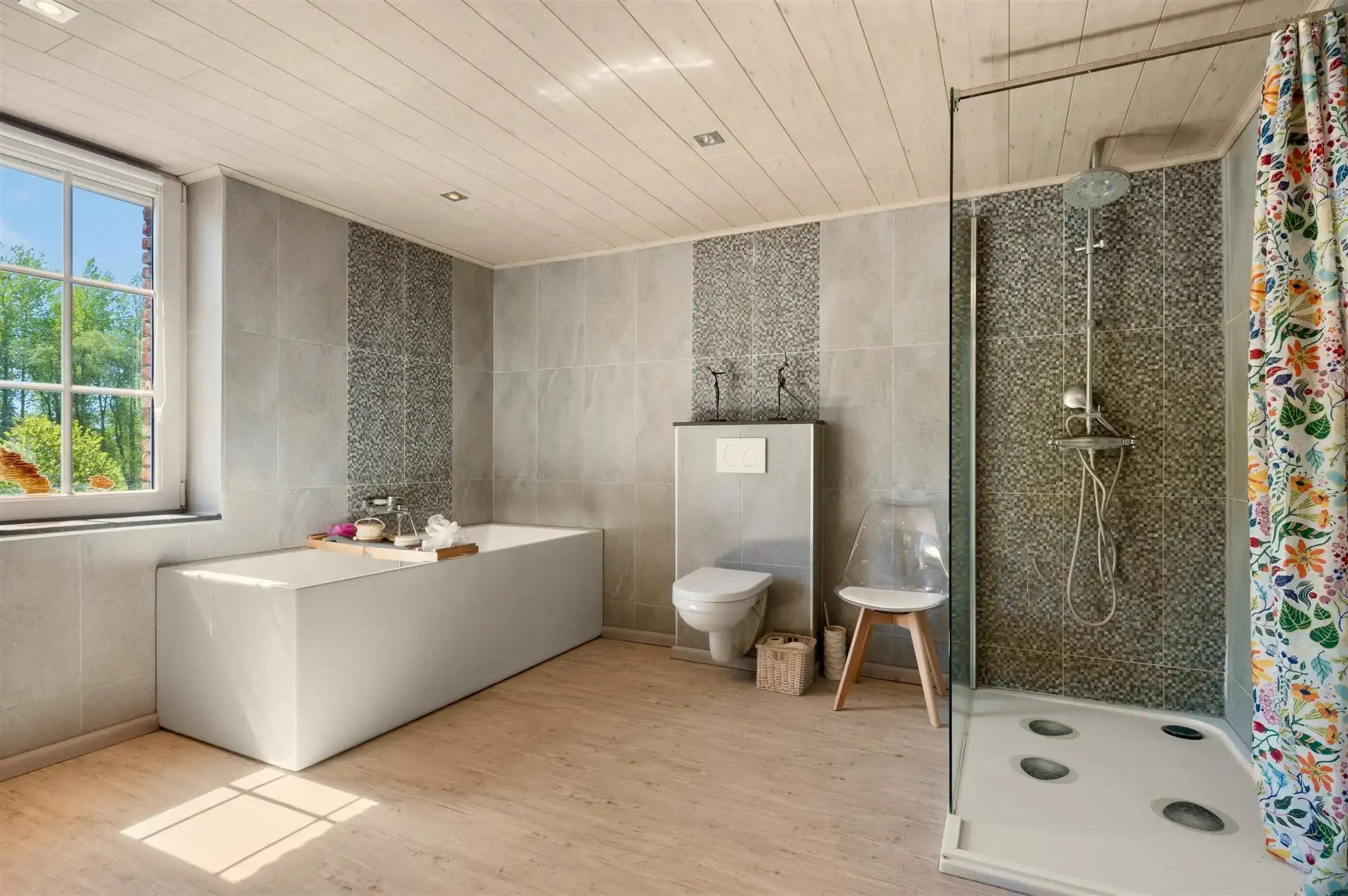 Ruime woning met multifunctioneel bijgebouw en grote tuin foto 19